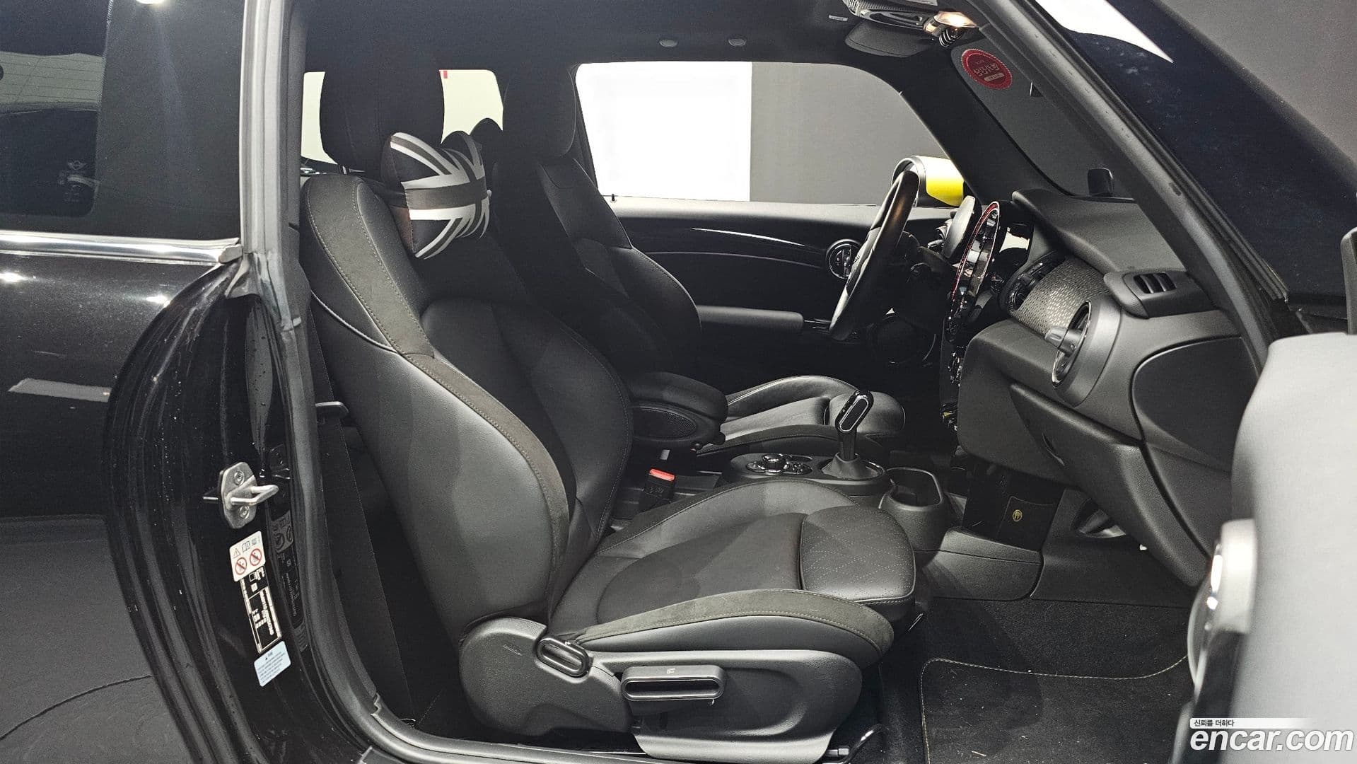 Main__Slider__Photo:Cooper Mini 2022.4-9