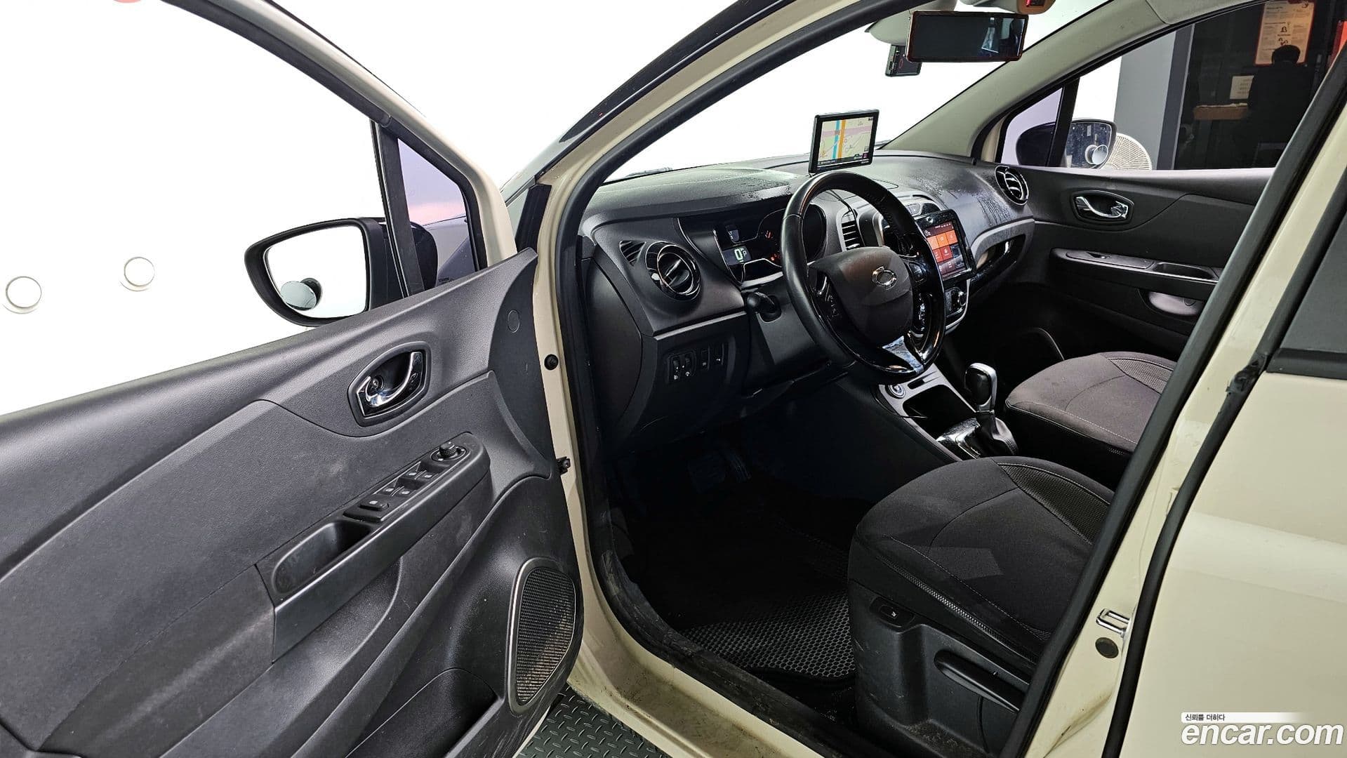 Main__Slider__Photo:QM3 Renault-KoreaSamsung 2016.9-10