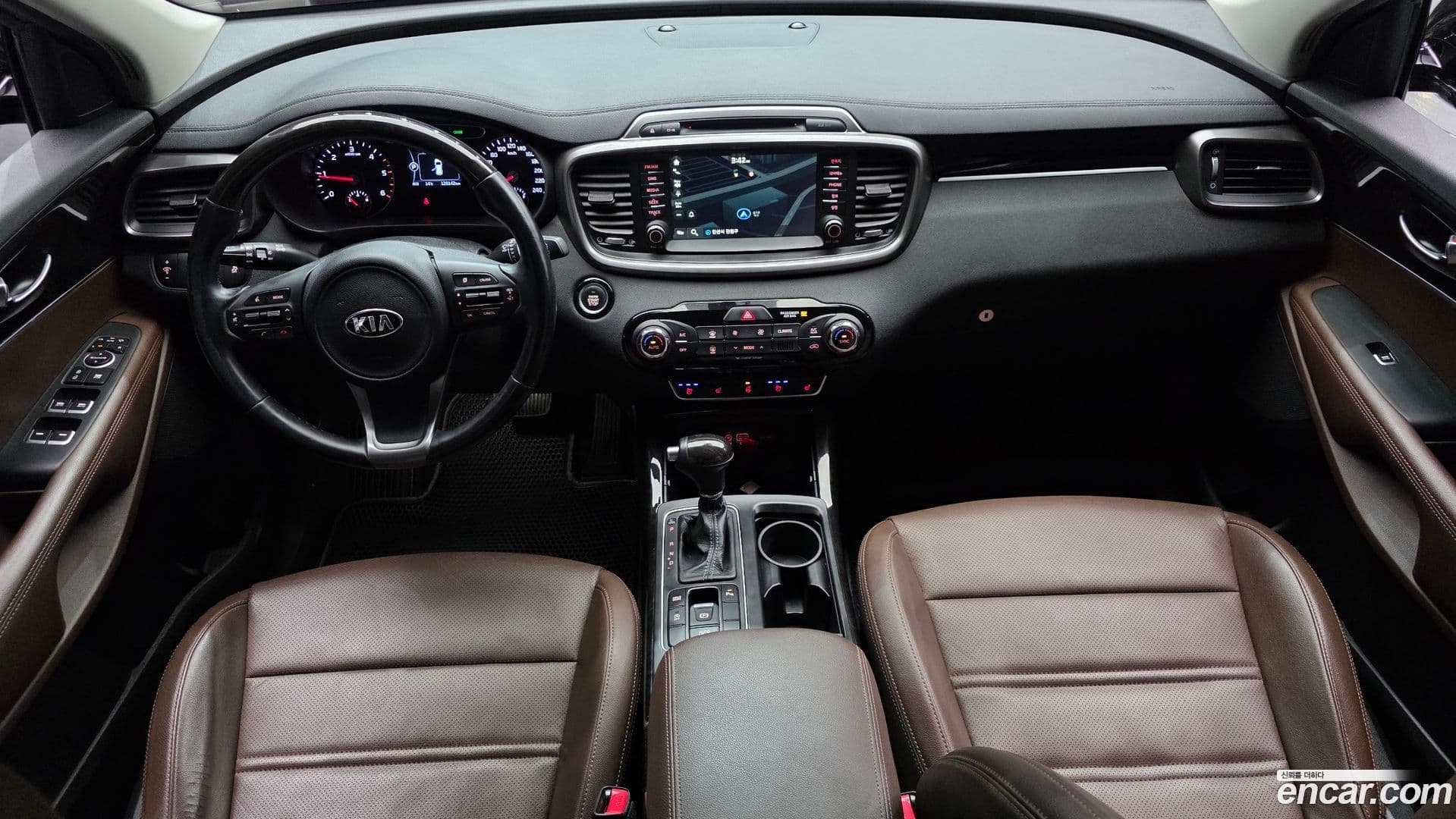 Main__Slider__Photo:Sorento Kia 2016.3-6