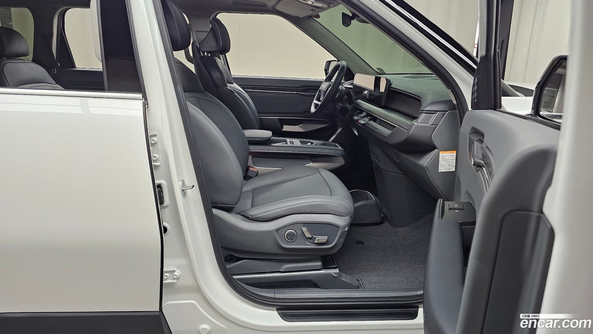 Main__Slider__Photo:EV9 Kia 2025.5-10