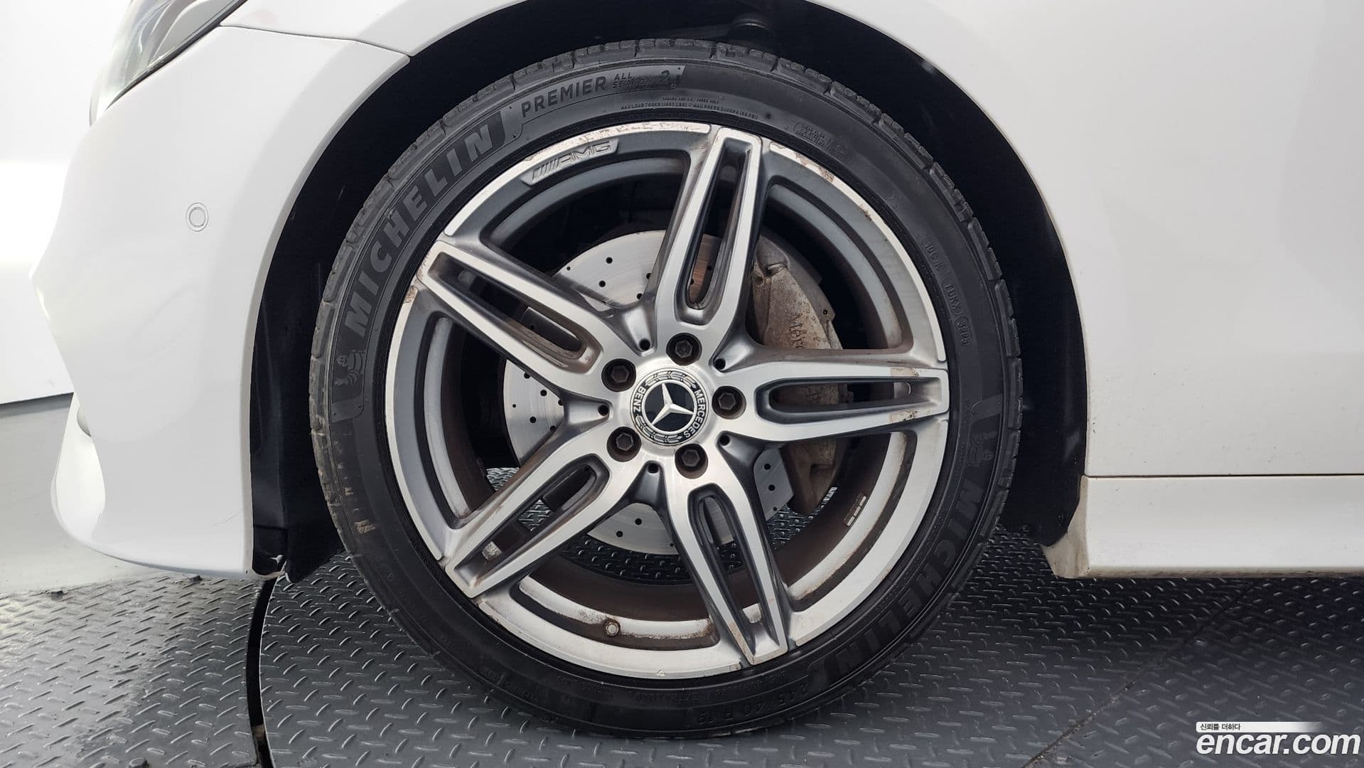 Main__Slider__Photo:E-Class Mercedes-Benz 2018.10-4