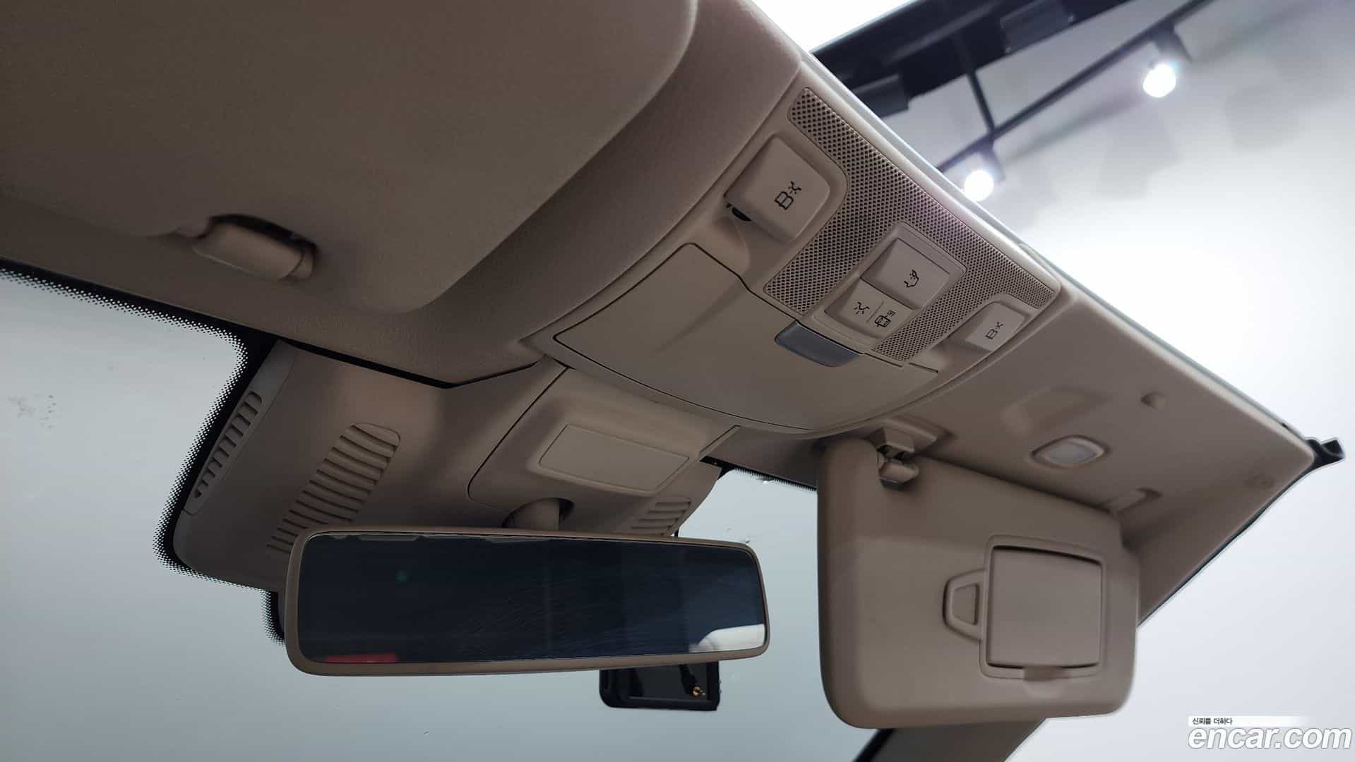 E-Class Mercedes-Benz 2018.10-OPTION-023