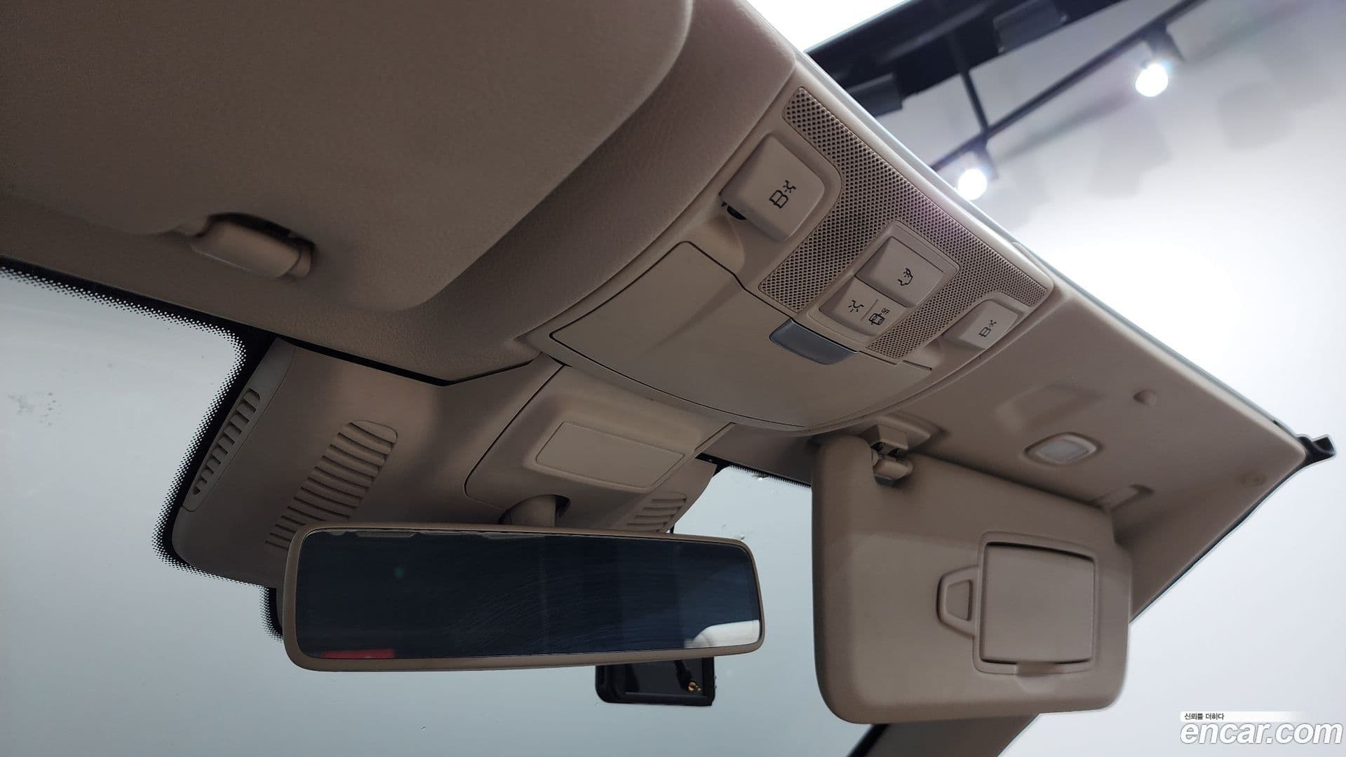 Main__Slider__Photo:E-Class Mercedes-Benz 2018.10-18