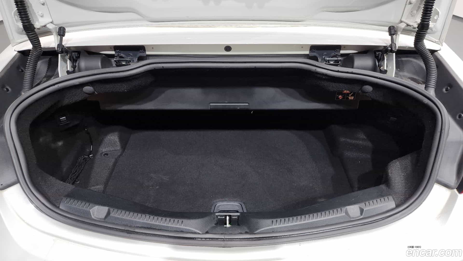 E-Class Mercedes-Benz 2018.10-OPTION-024