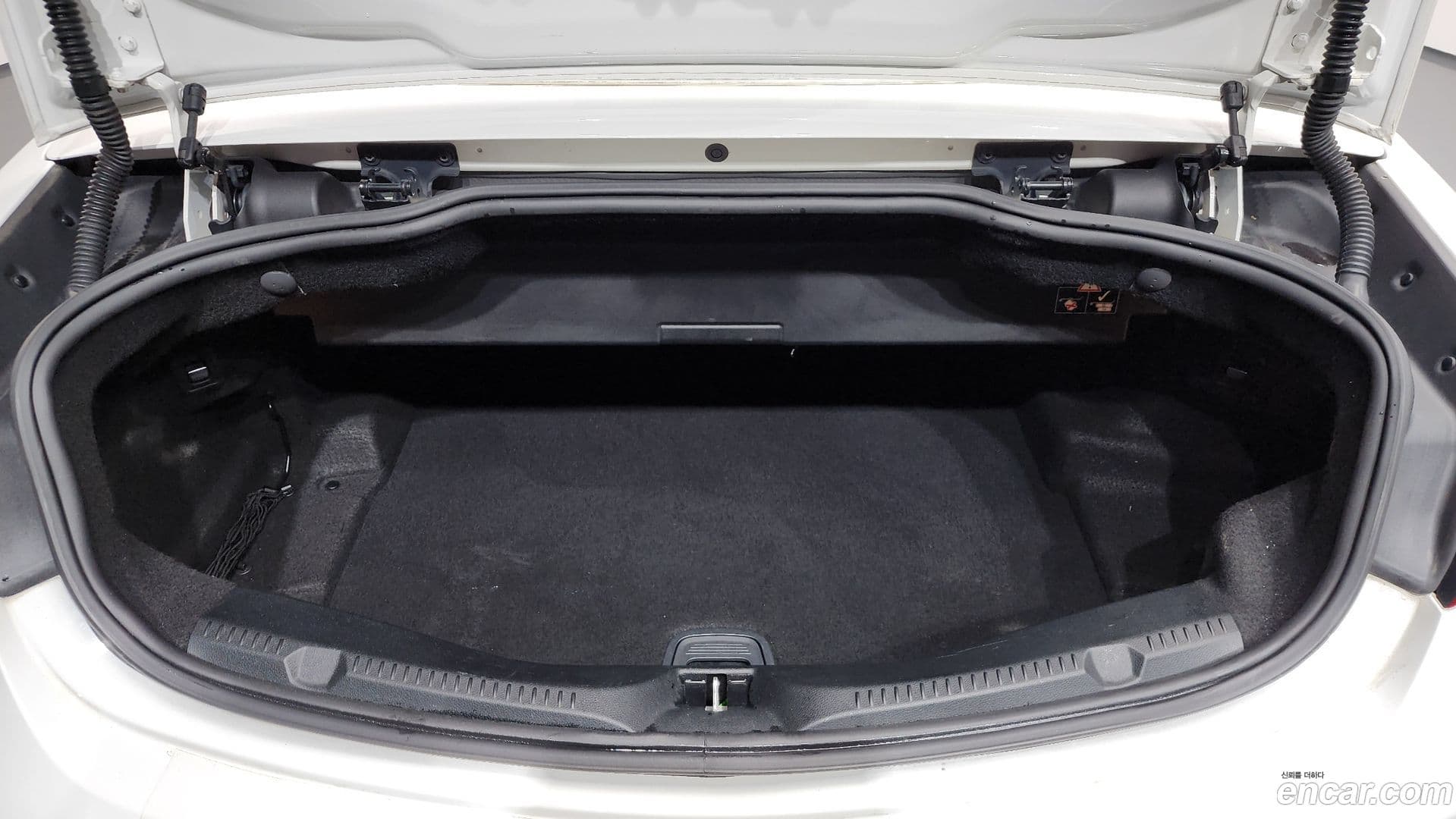 Main__Slider__Photo:E-Class Mercedes-Benz 2018.10-19