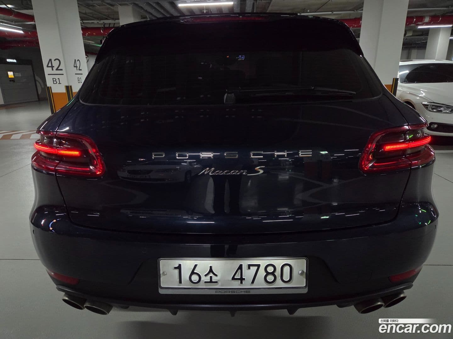 Main__Slider__Photo:Macan Porsche 2015.5-1