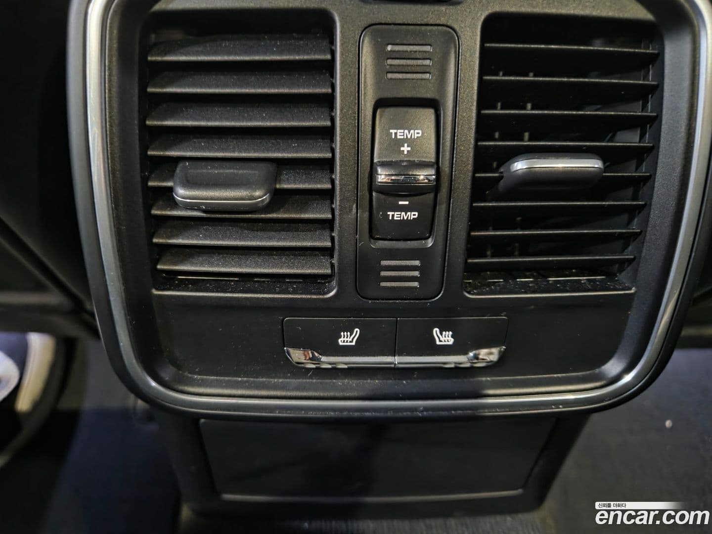 Main__Slider__Photo:Macan Porsche 2015.5-6