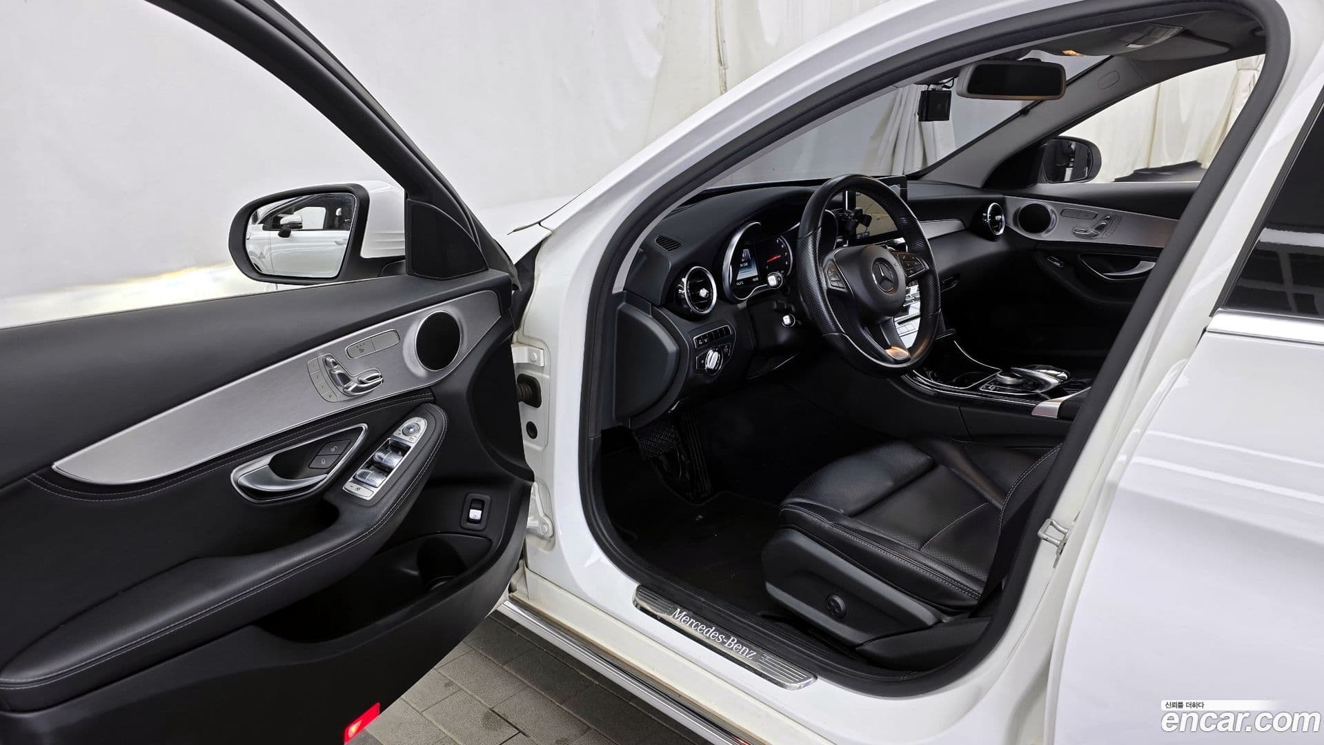 Main__Slider__Photo:C-Class Mercedes-Benz 2014.7-9