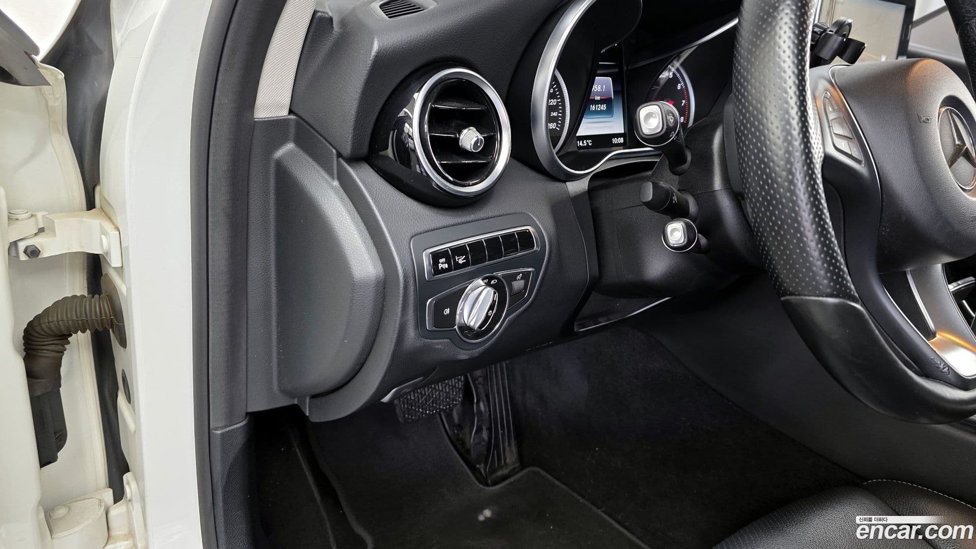 Main__Slider__Photo:C-Class Mercedes-Benz 2014.7-17