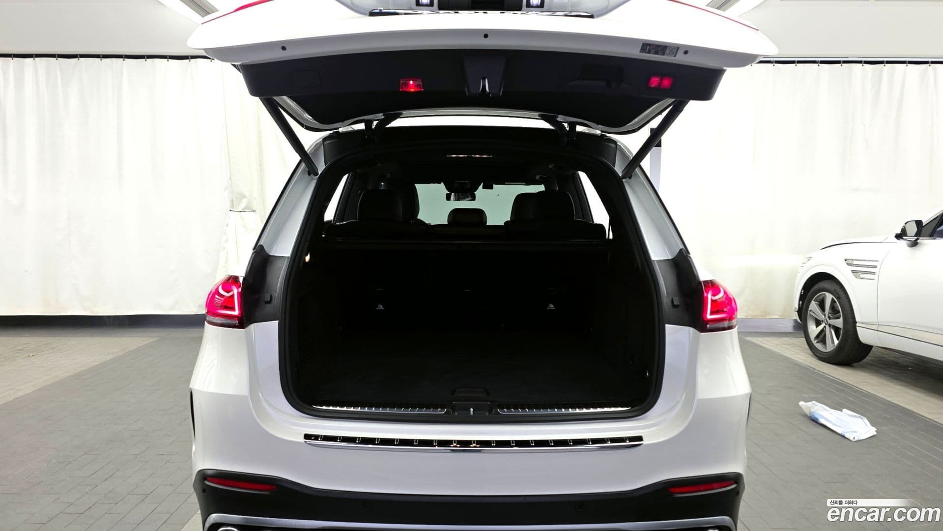 Main__Slider__Photo:GLE-Class Mercedes-Benz 2023.7-4