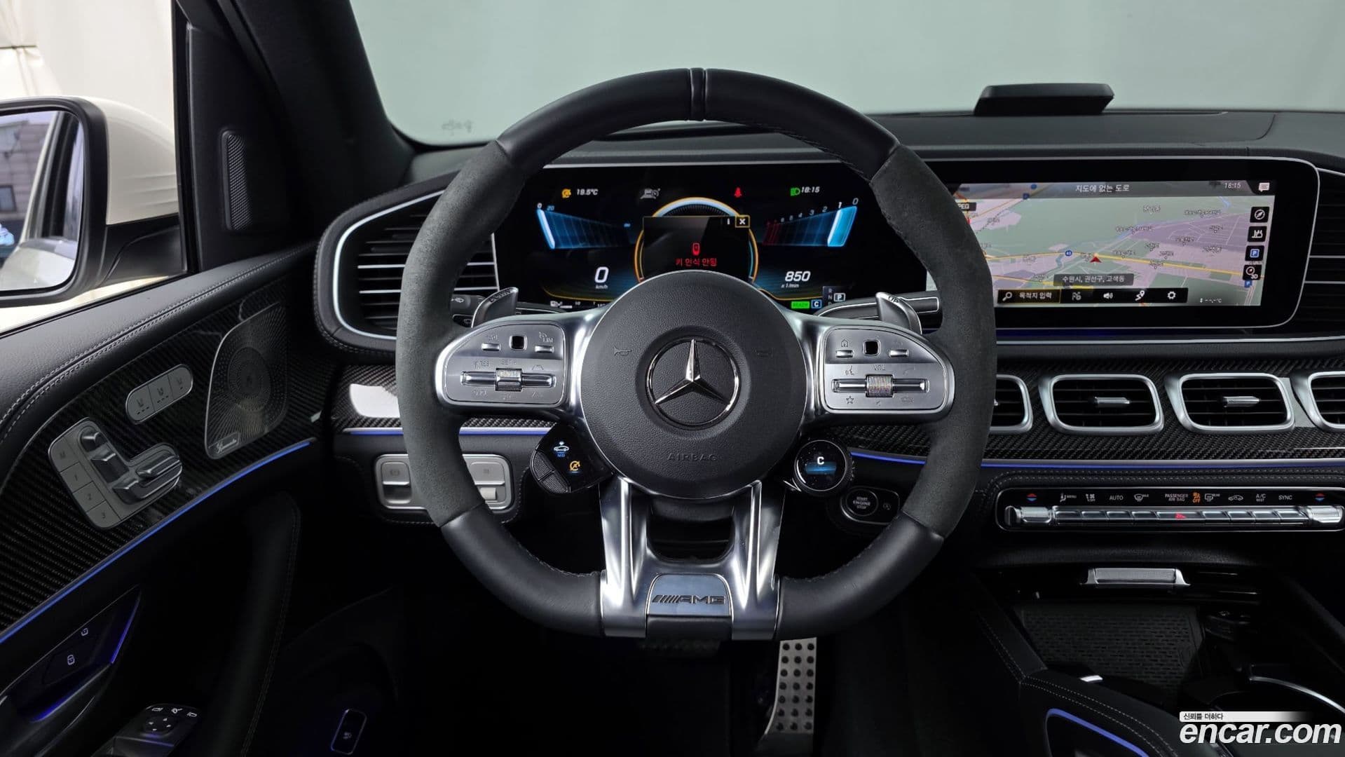 Main__Slider__Photo:GLE-Class Mercedes-Benz 2023.7-12