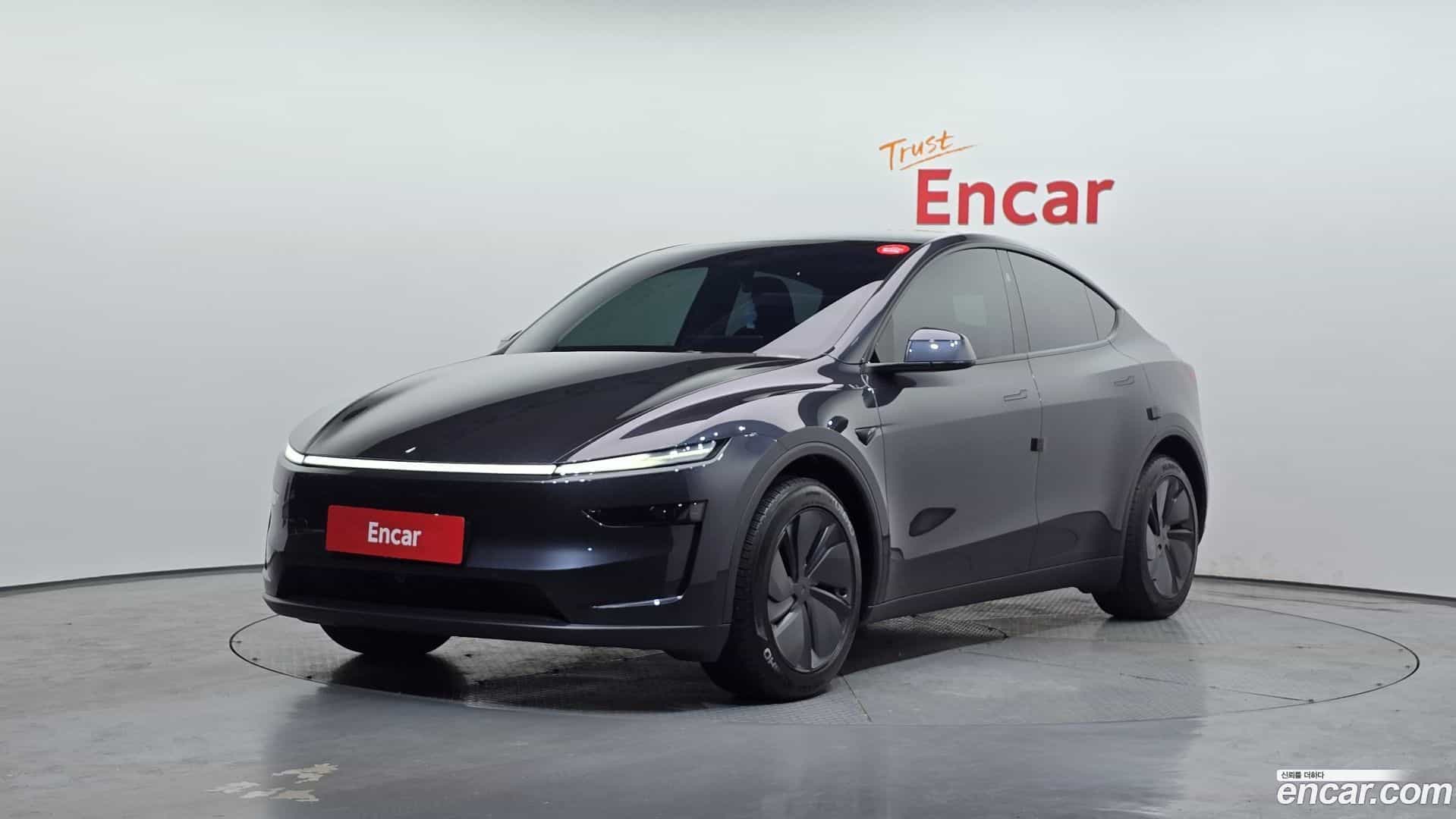 Model Y Tesla 2025.8-OUTER-001