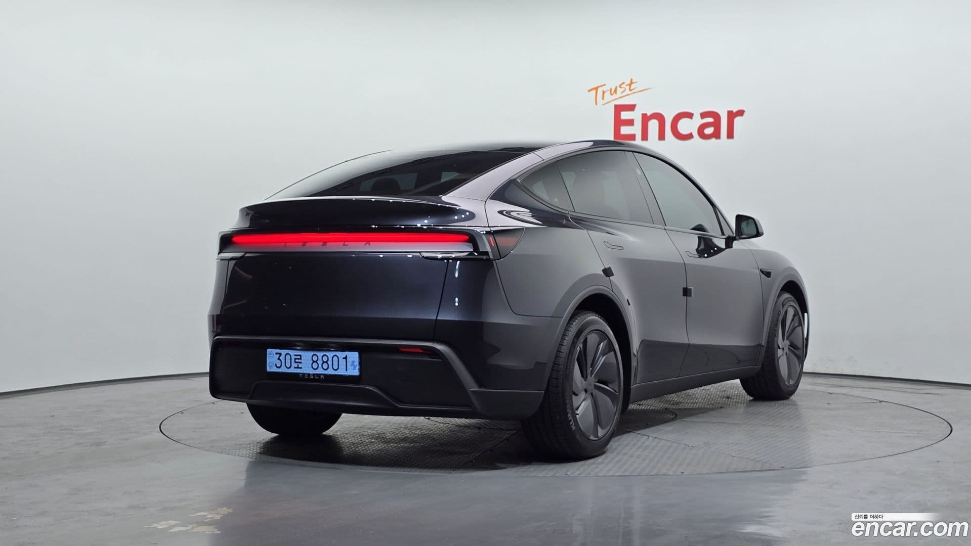 Main__Slider__Photo:Model Y Tesla 2025.8-1