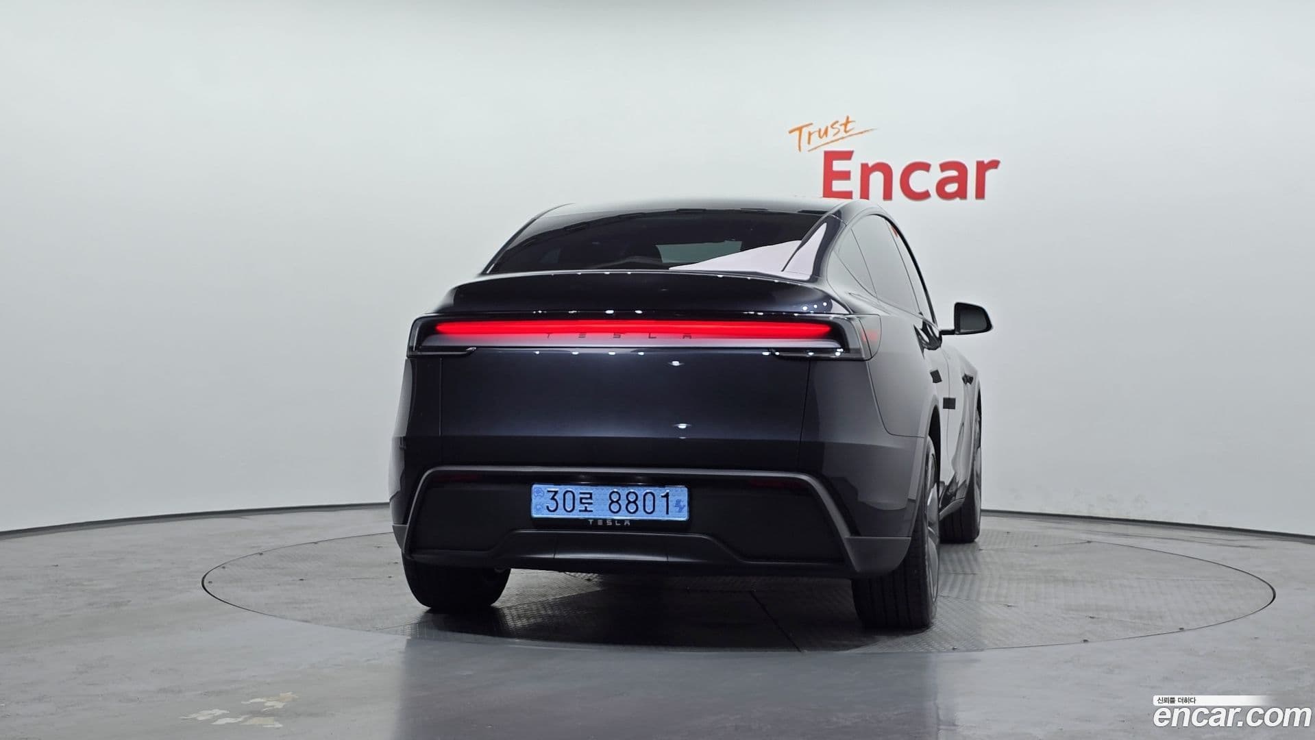 Main__Slider__Photo:Model Y Tesla 2025.8-3