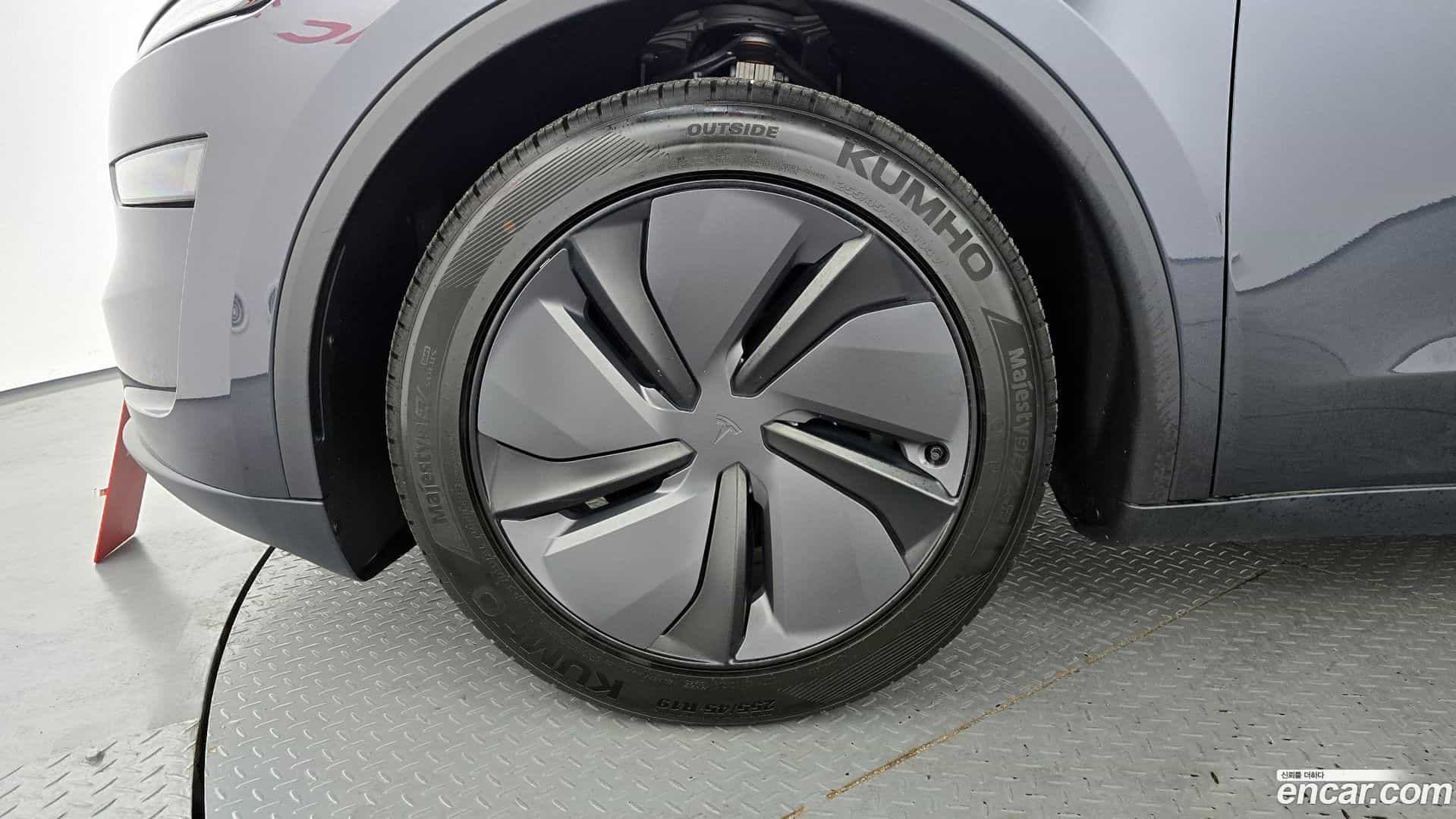 Model Y Tesla 2025.8-OUTER-005