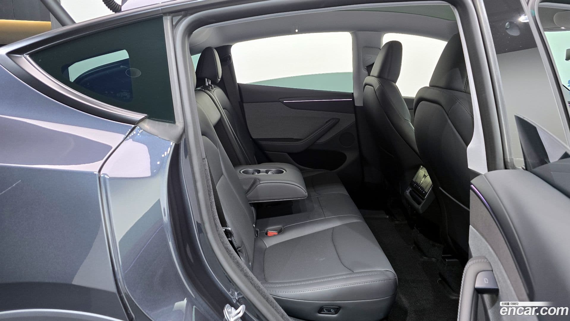 Main__Slider__Photo:Model Y Tesla 2025.8-11