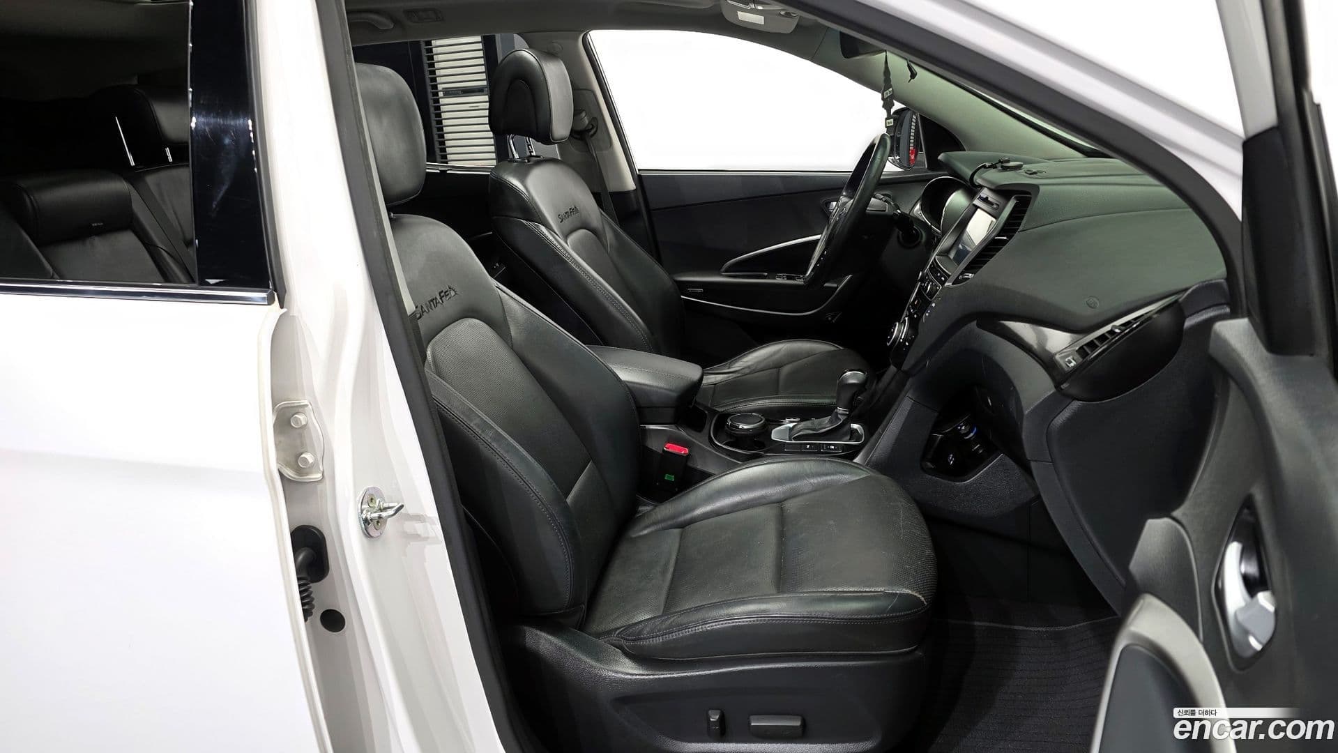 Main__Slider__Photo:Santafe Hyundai 2015.7-10