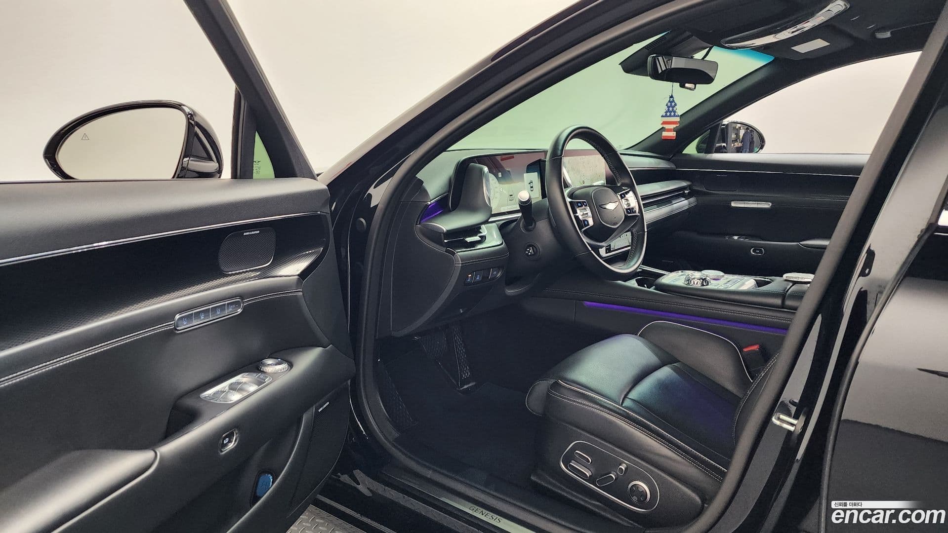 Main__Slider__Photo:G90 Genesis 2023.0-9