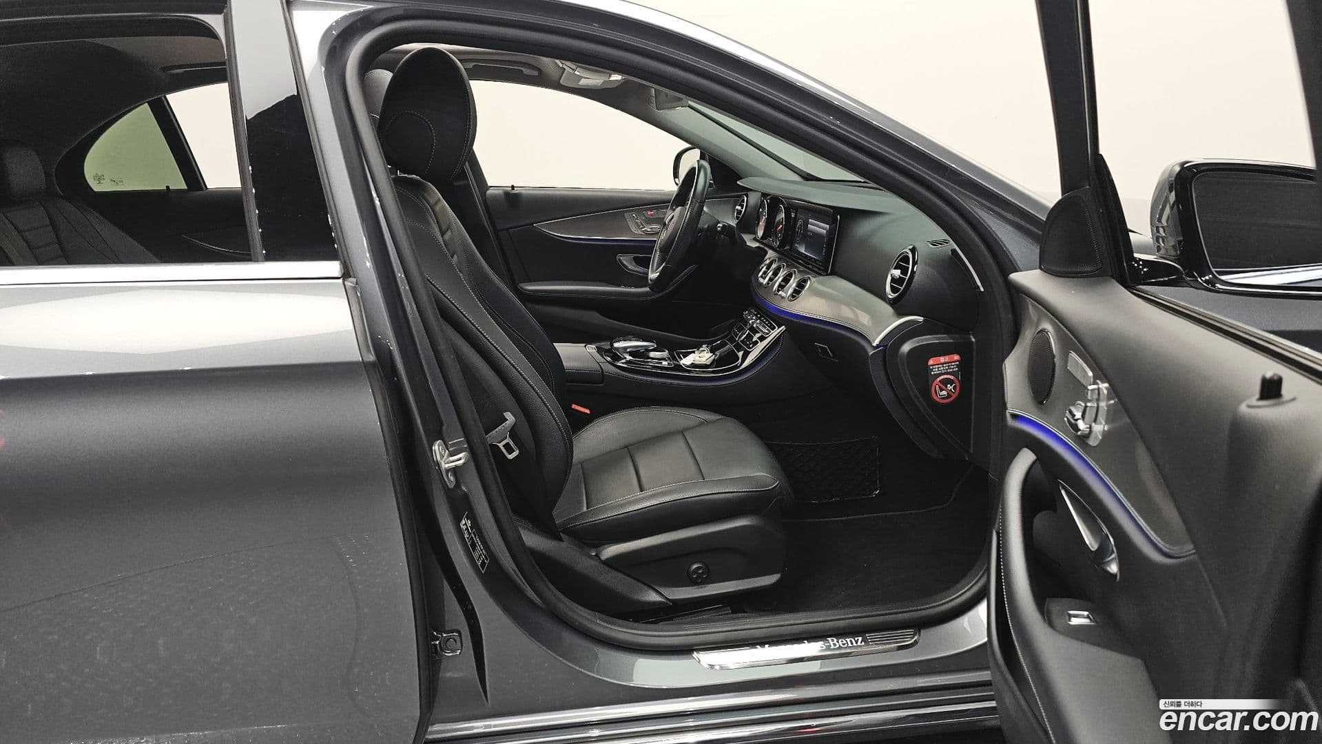 Main__Slider__Photo:E-Class Mercedes-Benz 2017.0-10