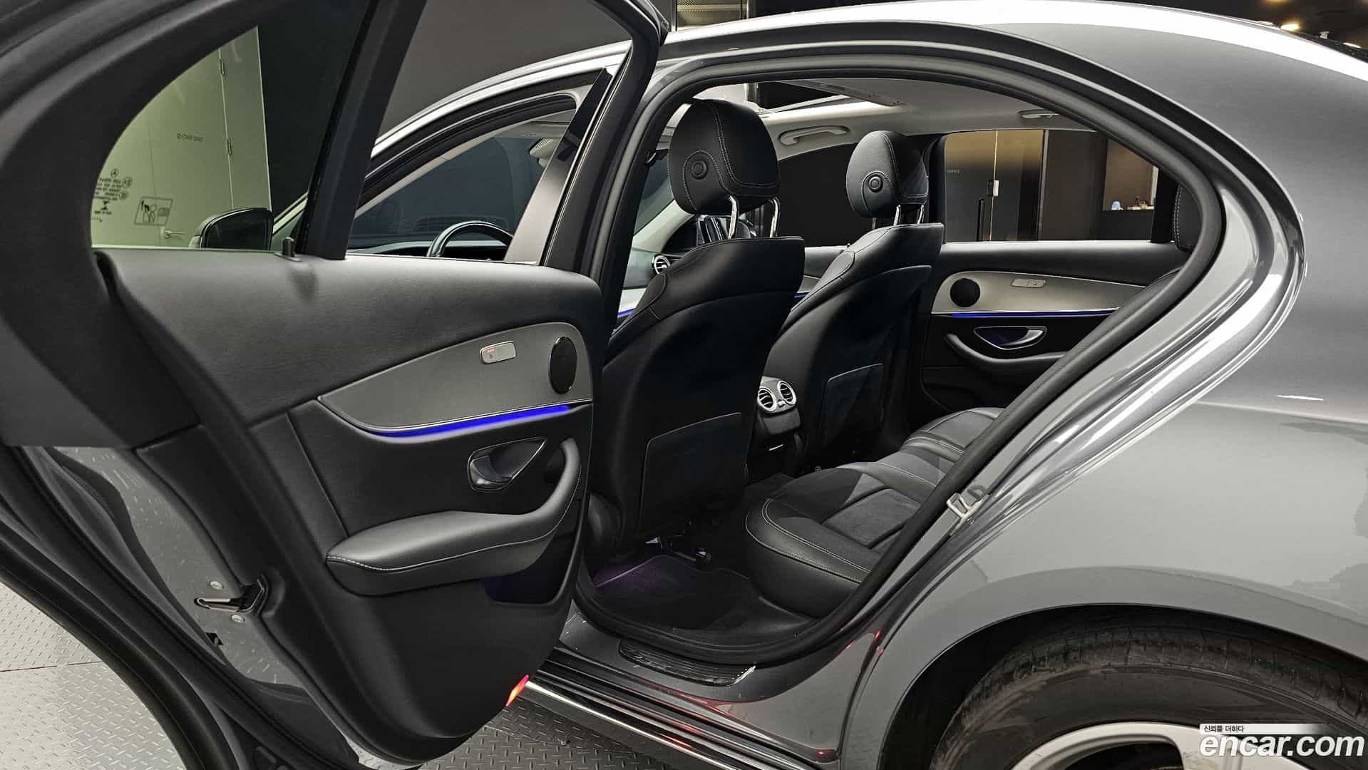 E-Class Mercedes-Benz 2017.0-OPTION-016