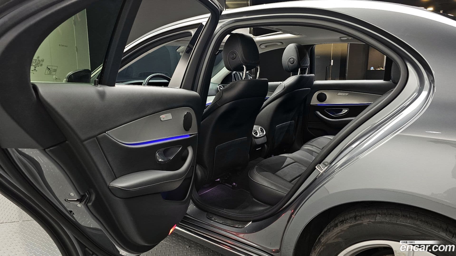 Main__Slider__Photo:E-Class Mercedes-Benz 2017.0-11