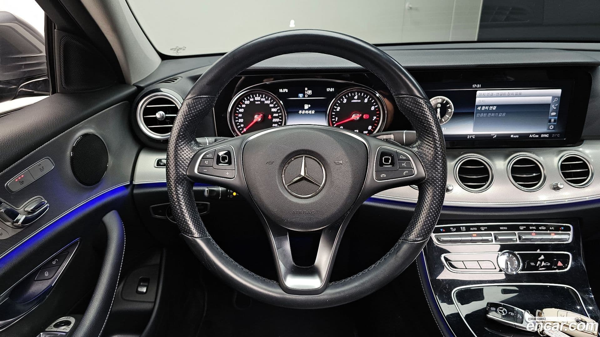 Main__Slider__Photo:E-Class Mercedes-Benz 2017.0-12