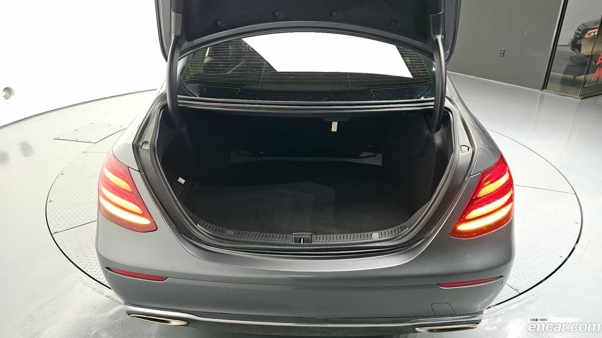 E-Class Mercedes-Benz 2017.0-OPTION-024