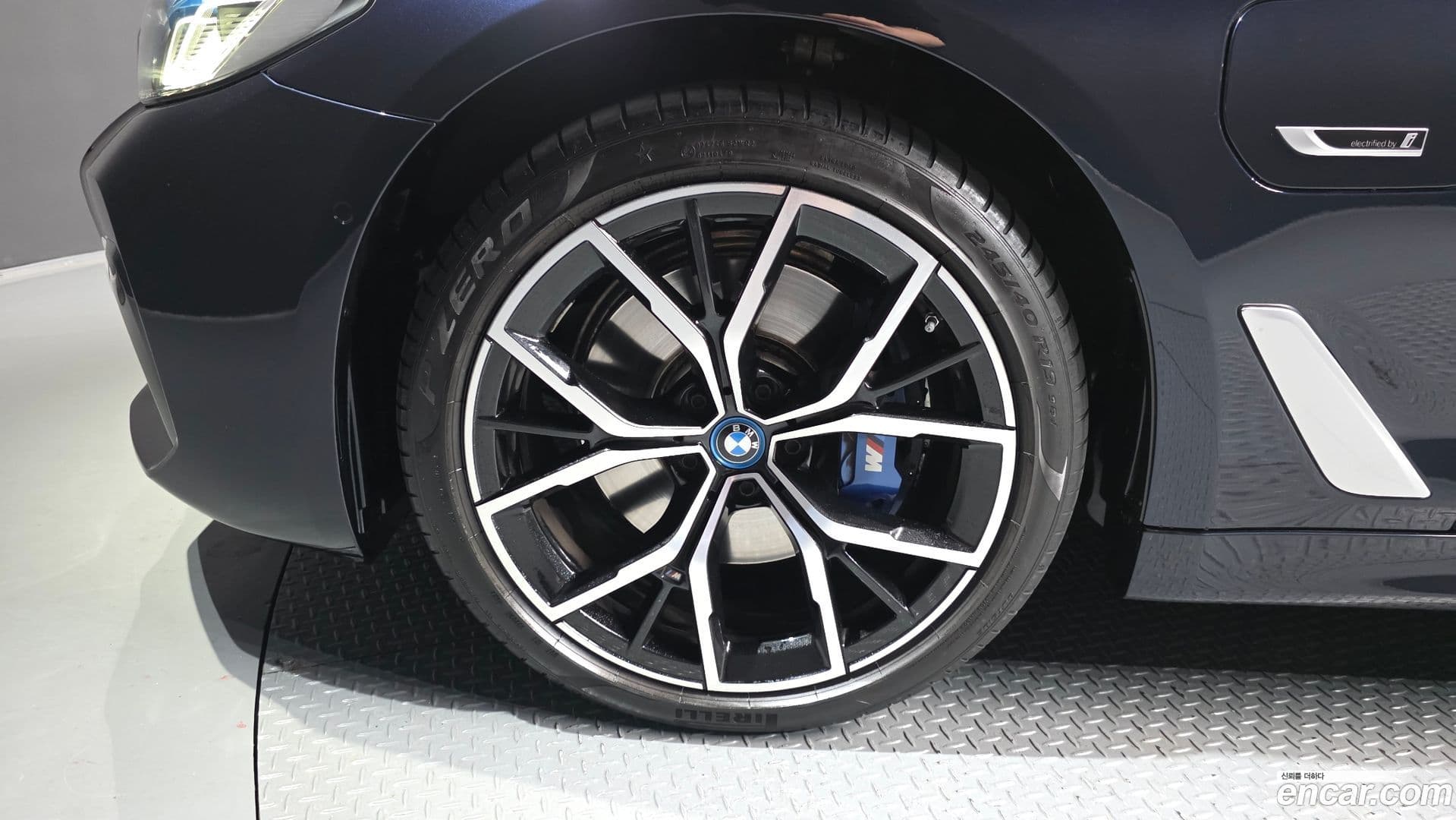 Main__Slider__Photo:5-Series BMW 2022.3-4