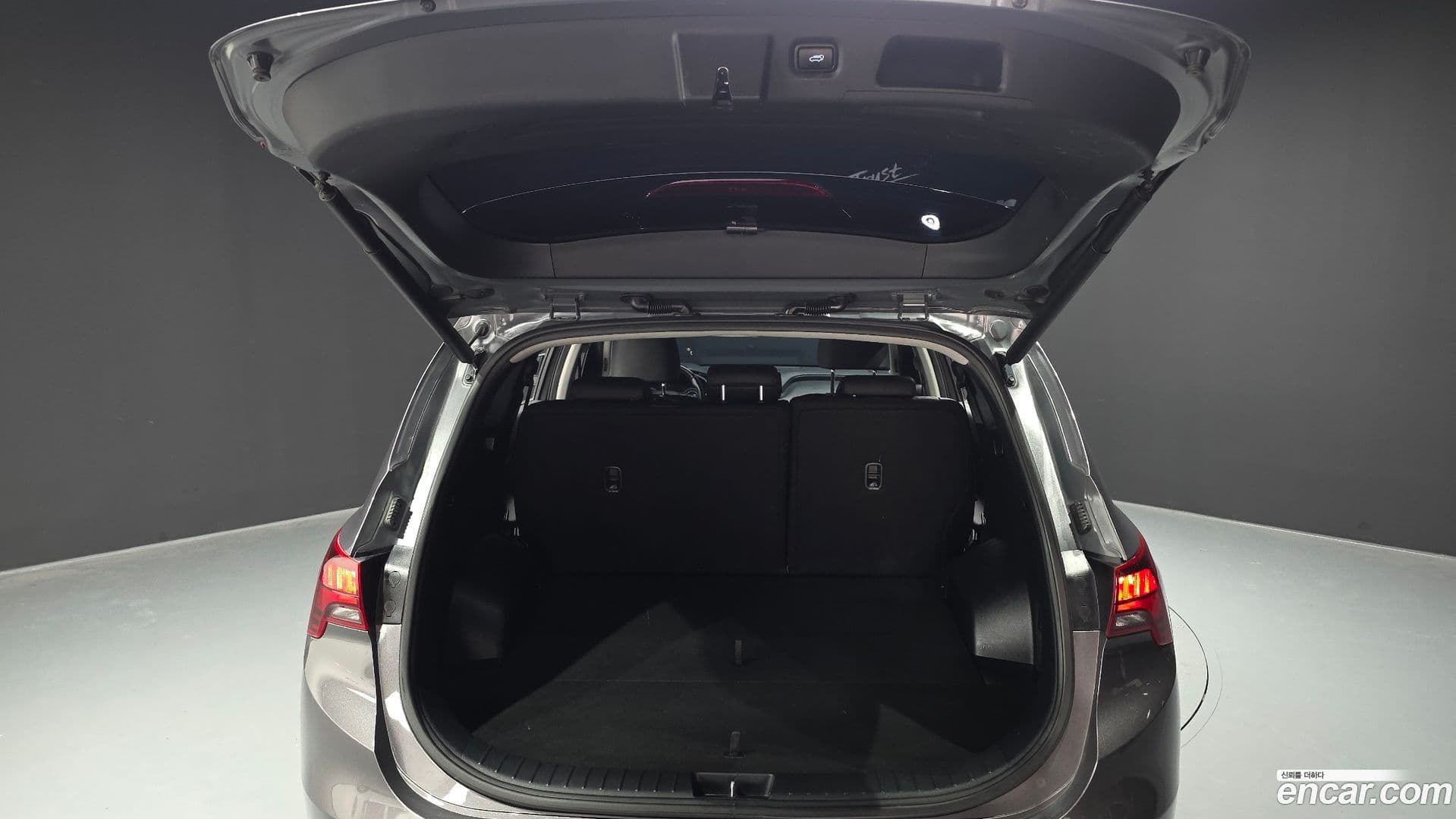 Main__Slider__Photo:Santafe Hyundai 2022.10-19