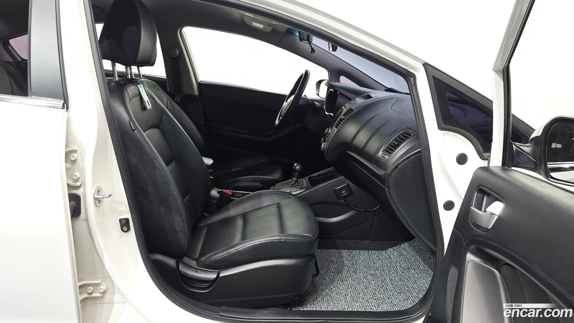 Main__Slider__Photo:K3 Kia 2014.9-10