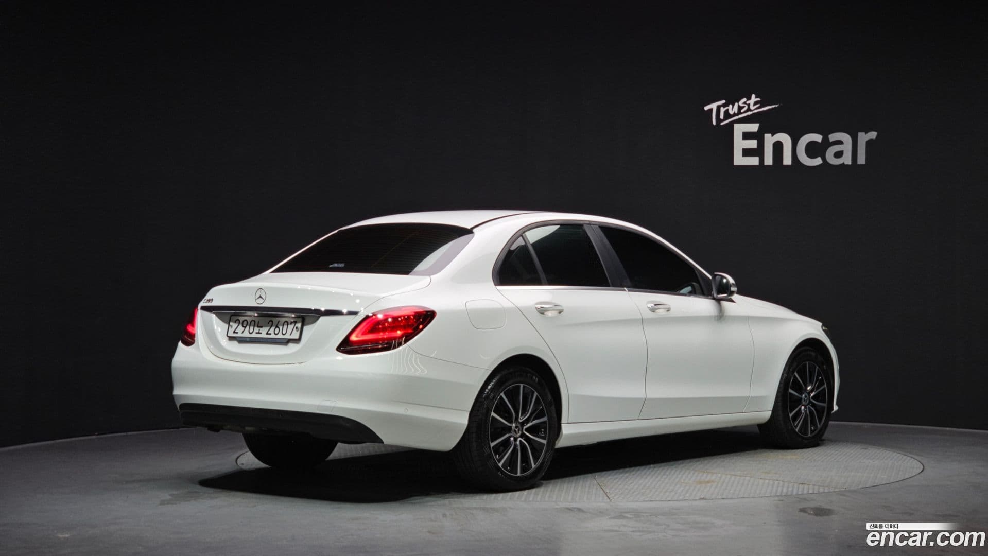 Main__Slider__Photo:C-Class Mercedes-Benz 2019.10-1