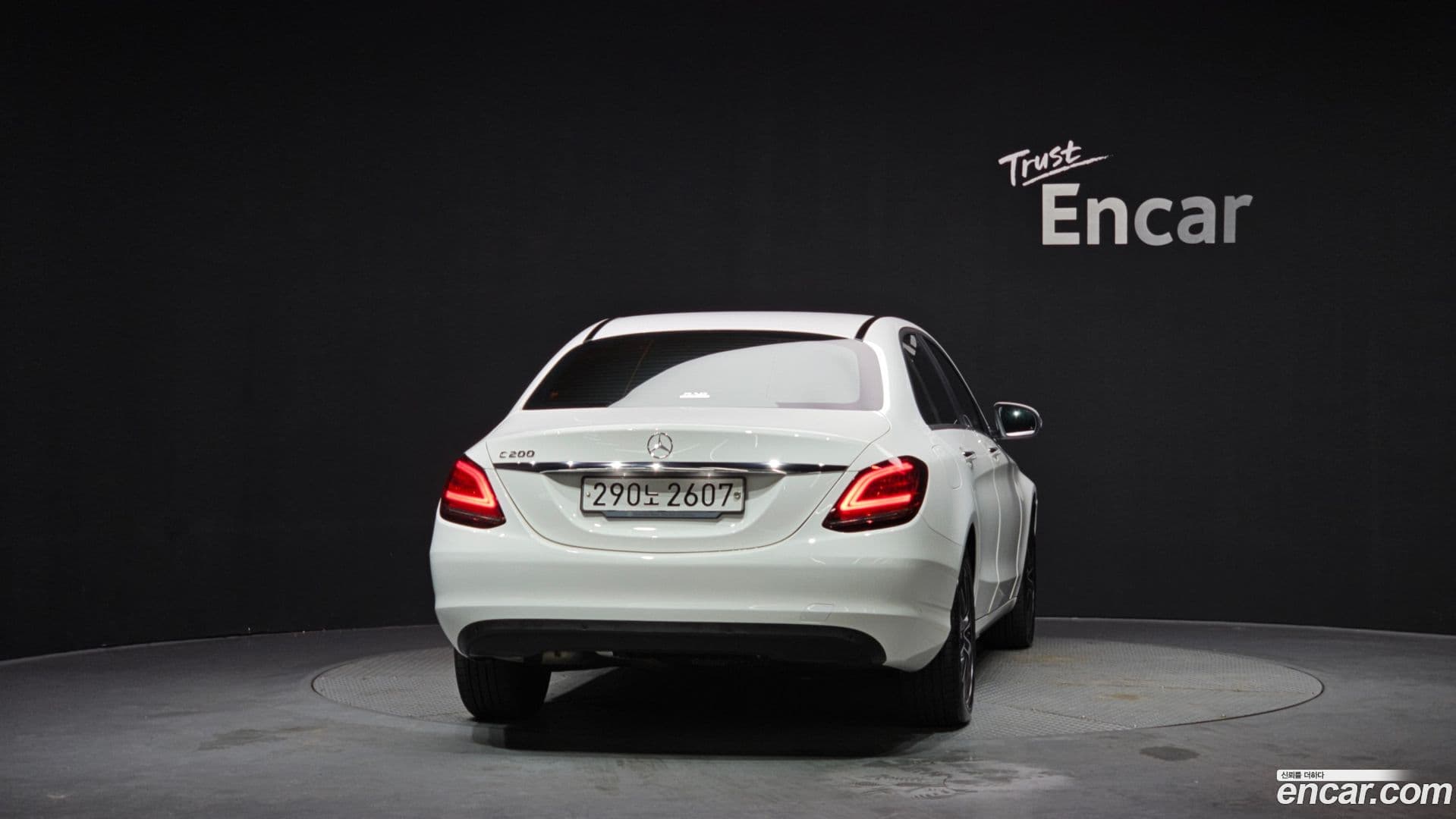 Main__Slider__Photo:C-Class Mercedes-Benz 2019.10-3