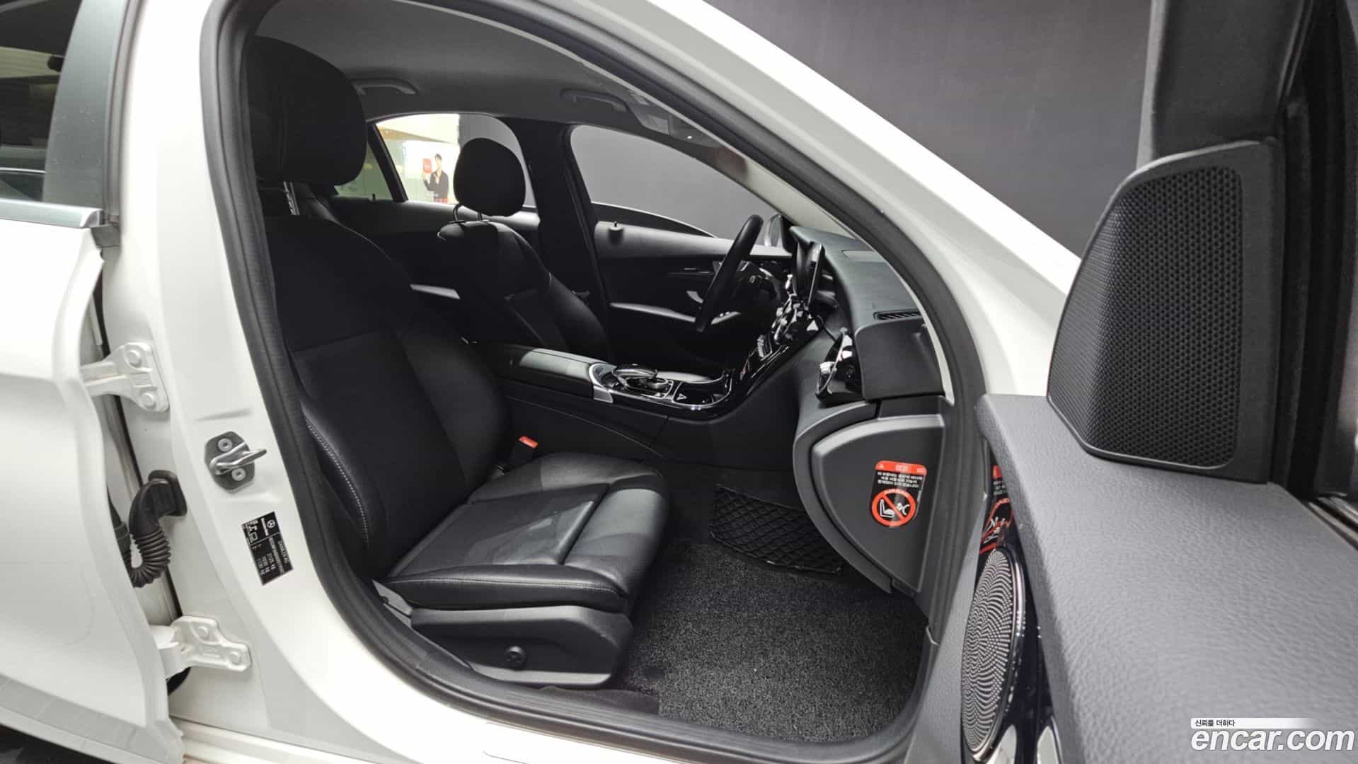 C-Class Mercedes-Benz 2019.10-OPTION-015