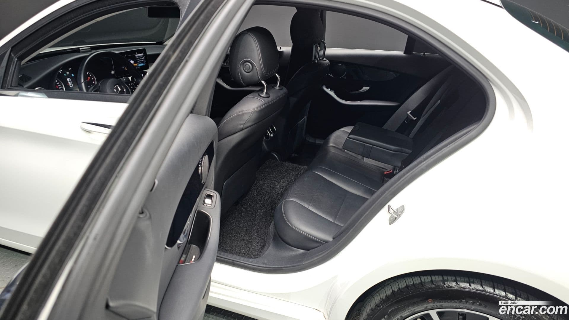 Main__Slider__Photo:C-Class Mercedes-Benz 2019.10-12