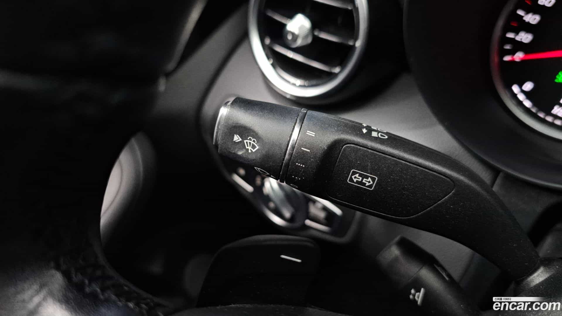 C-Class Mercedes-Benz 2019.10-OPTION-023