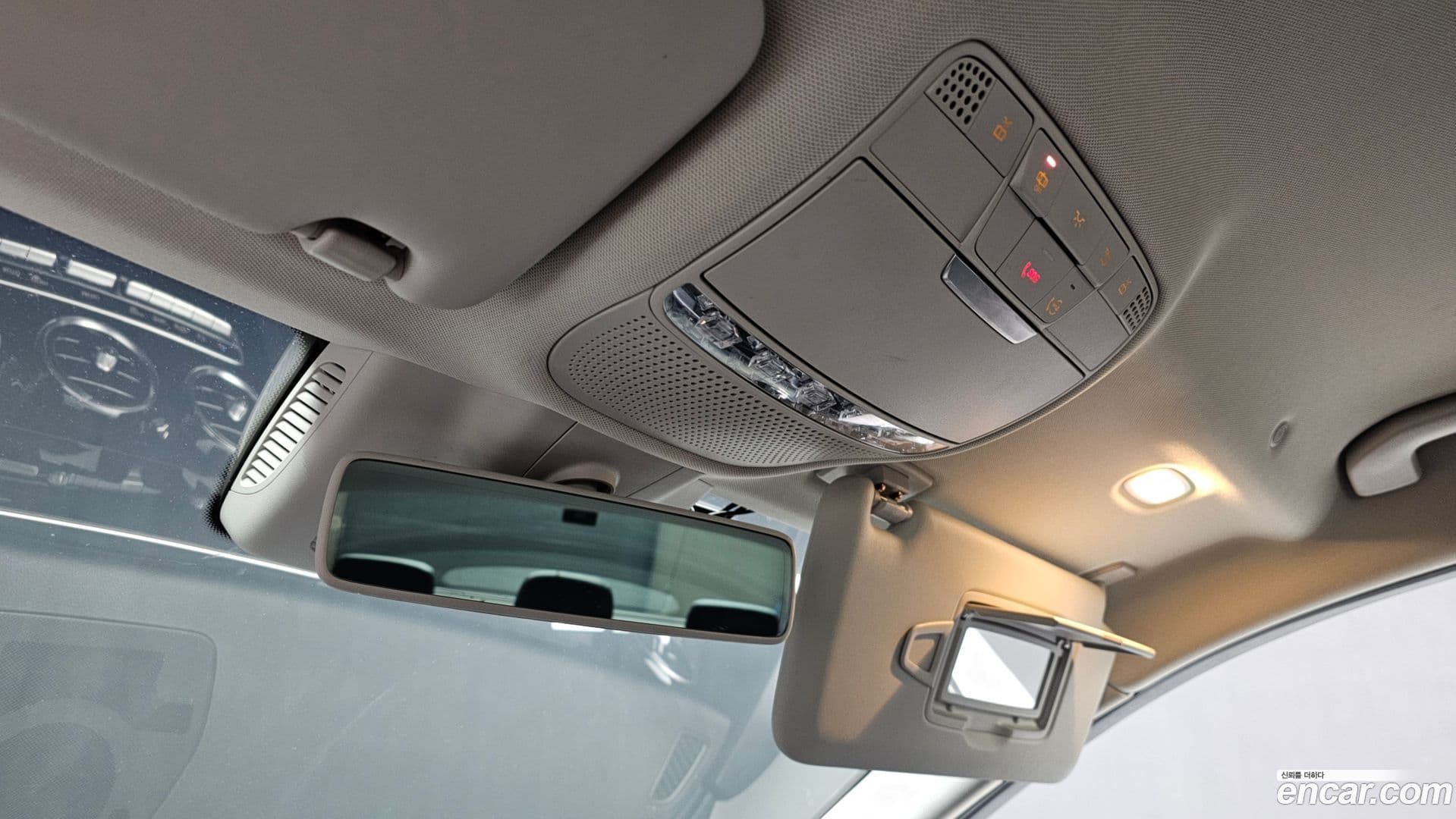 Main__Slider__Photo:C-Class Mercedes-Benz 2019.10-19