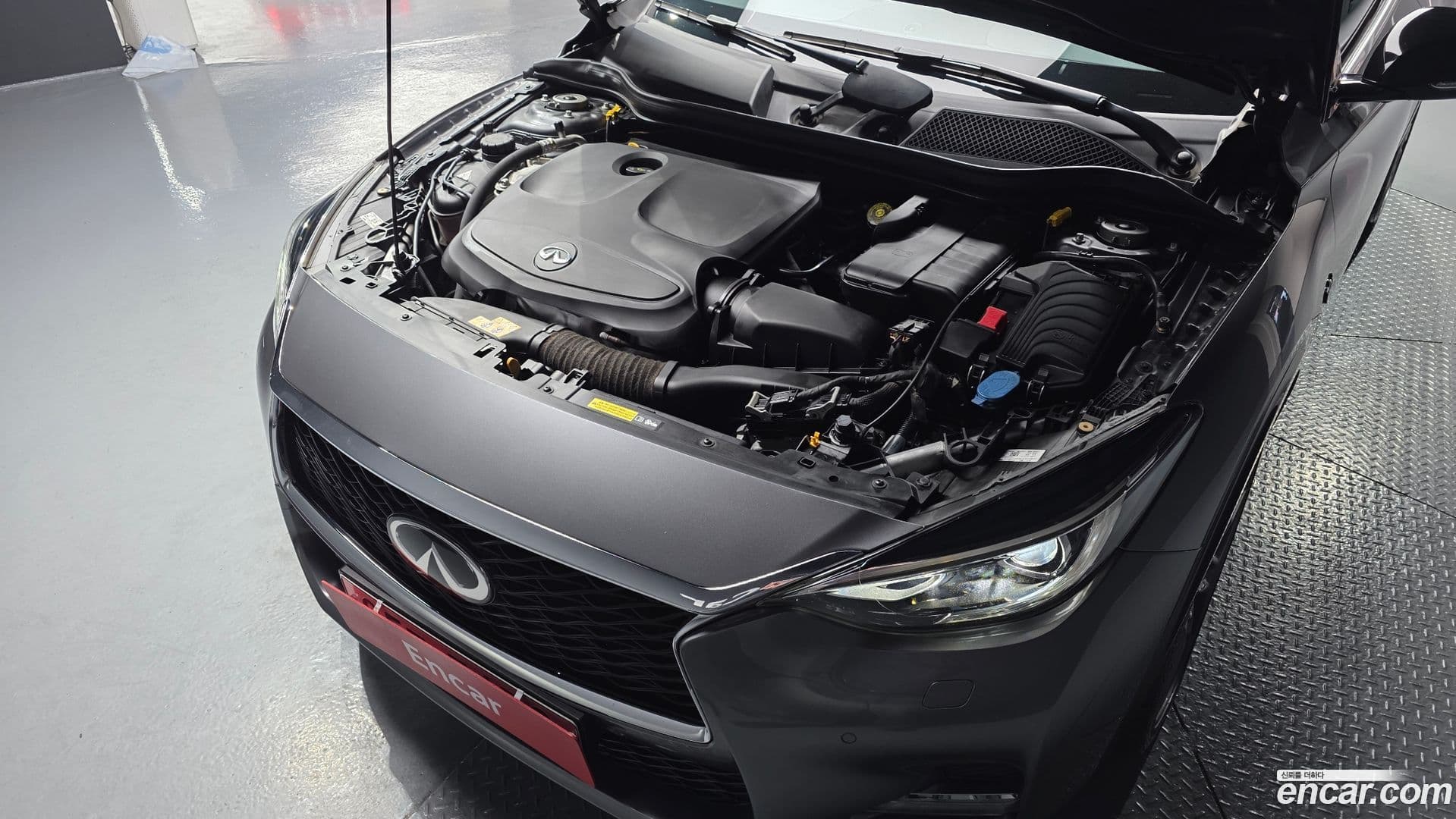 Main__Slider__Photo:Q30 Infiniti 2017.3-5