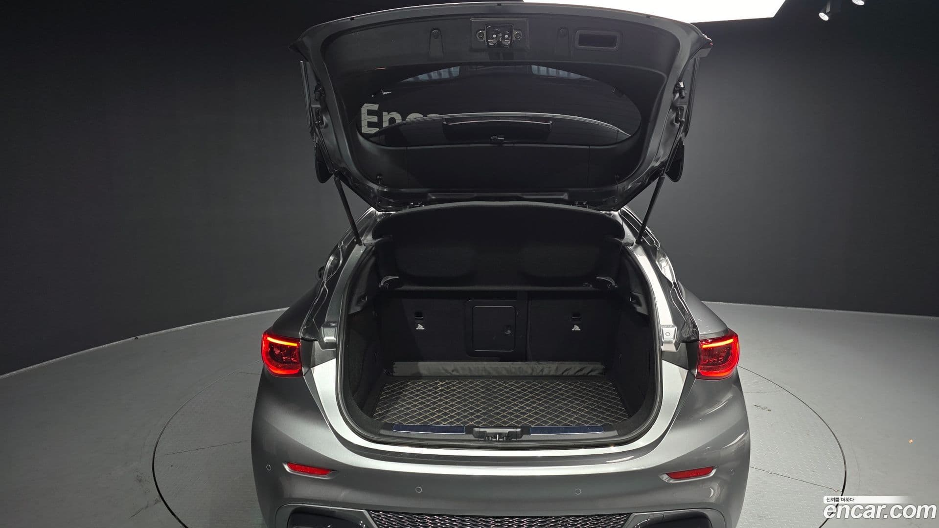 Main__Slider__Photo:Q30 Infiniti 2017.3-19