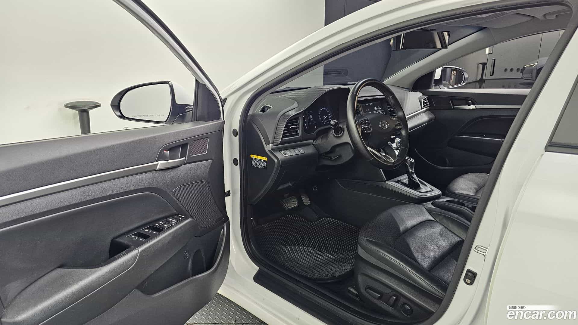 AVANTE Hyundai 2018.9-INNER-010