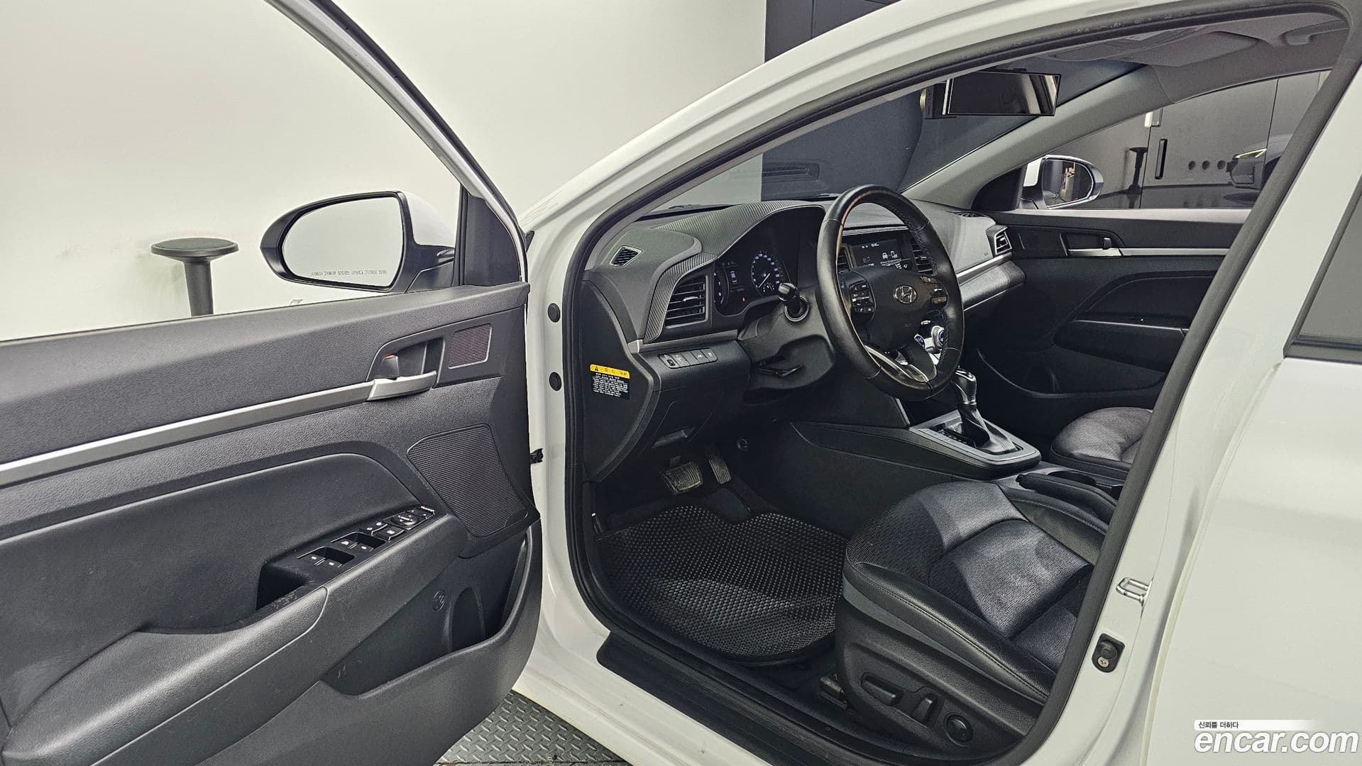 Main__Slider__Photo:AVANTE Hyundai 2018.9-9