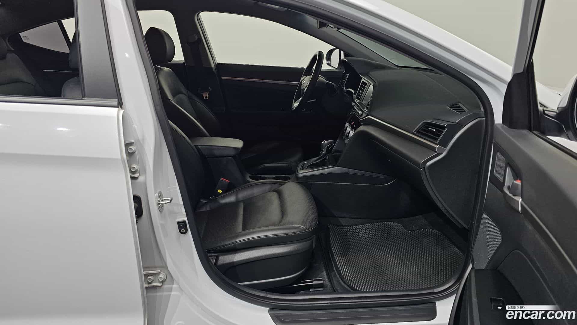 AVANTE Hyundai 2018.9-OPTION-015