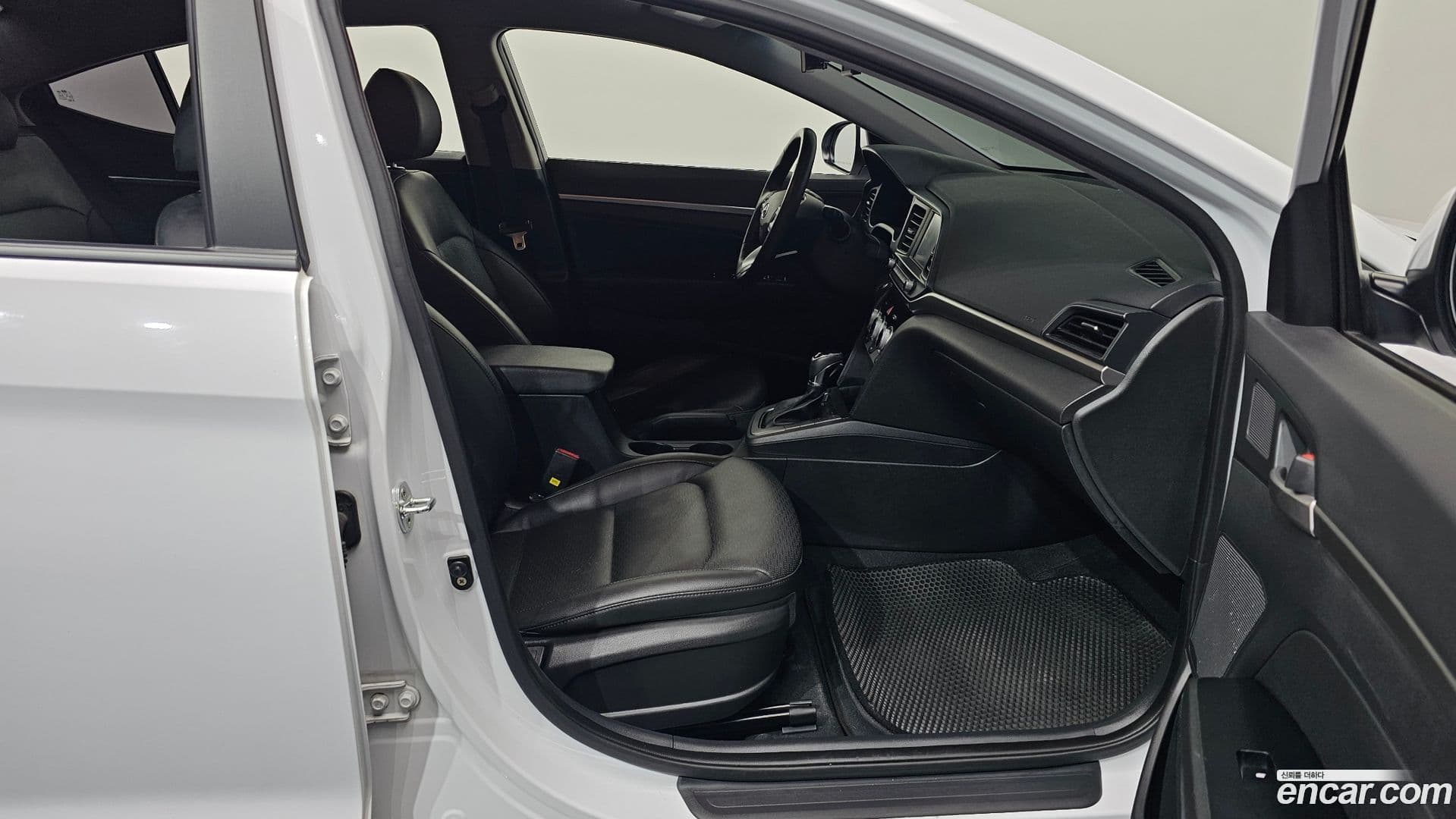 Main__Slider__Photo:AVANTE Hyundai 2018.9-10