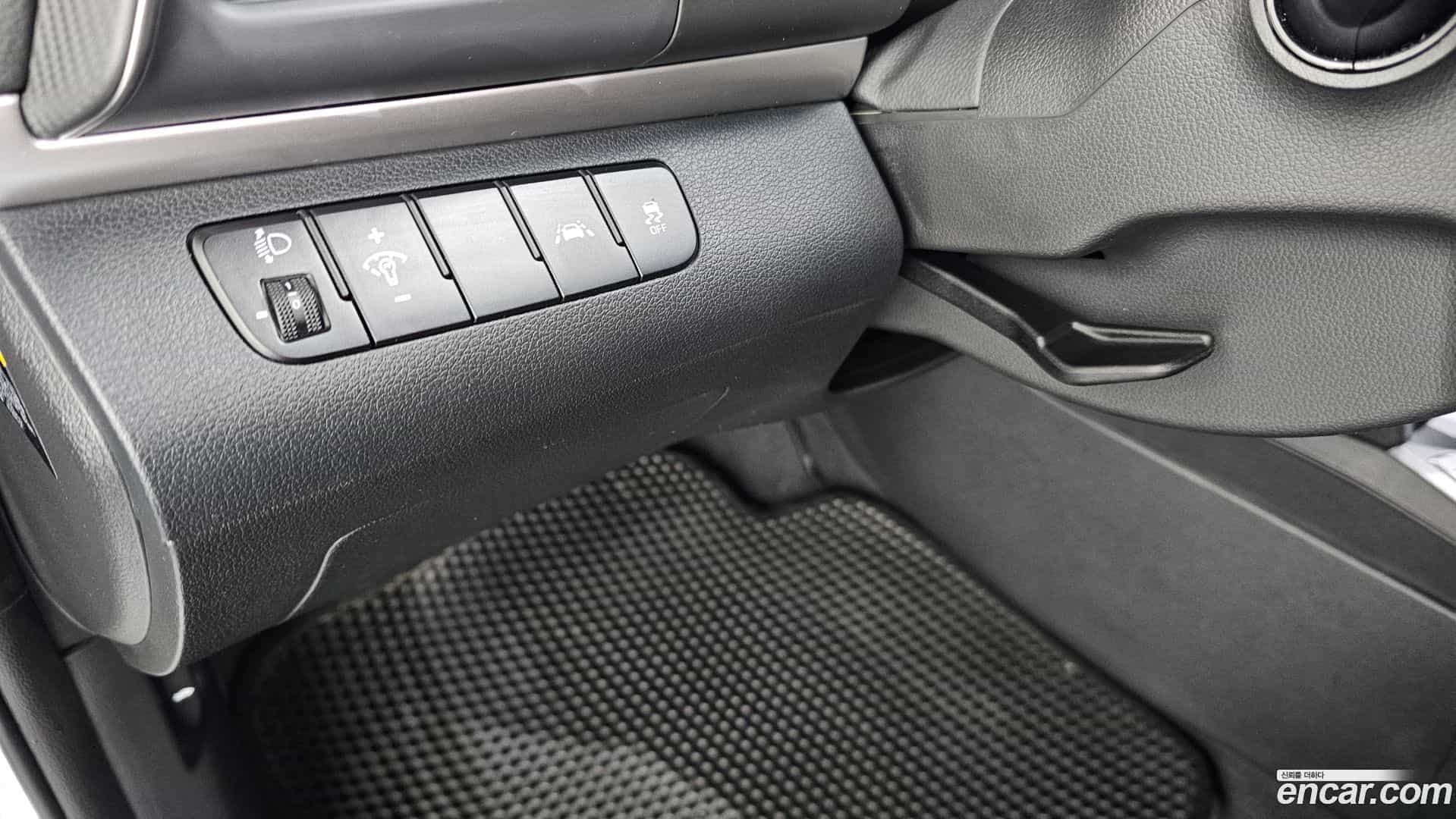 AVANTE Hyundai 2018.9-OPTION-018