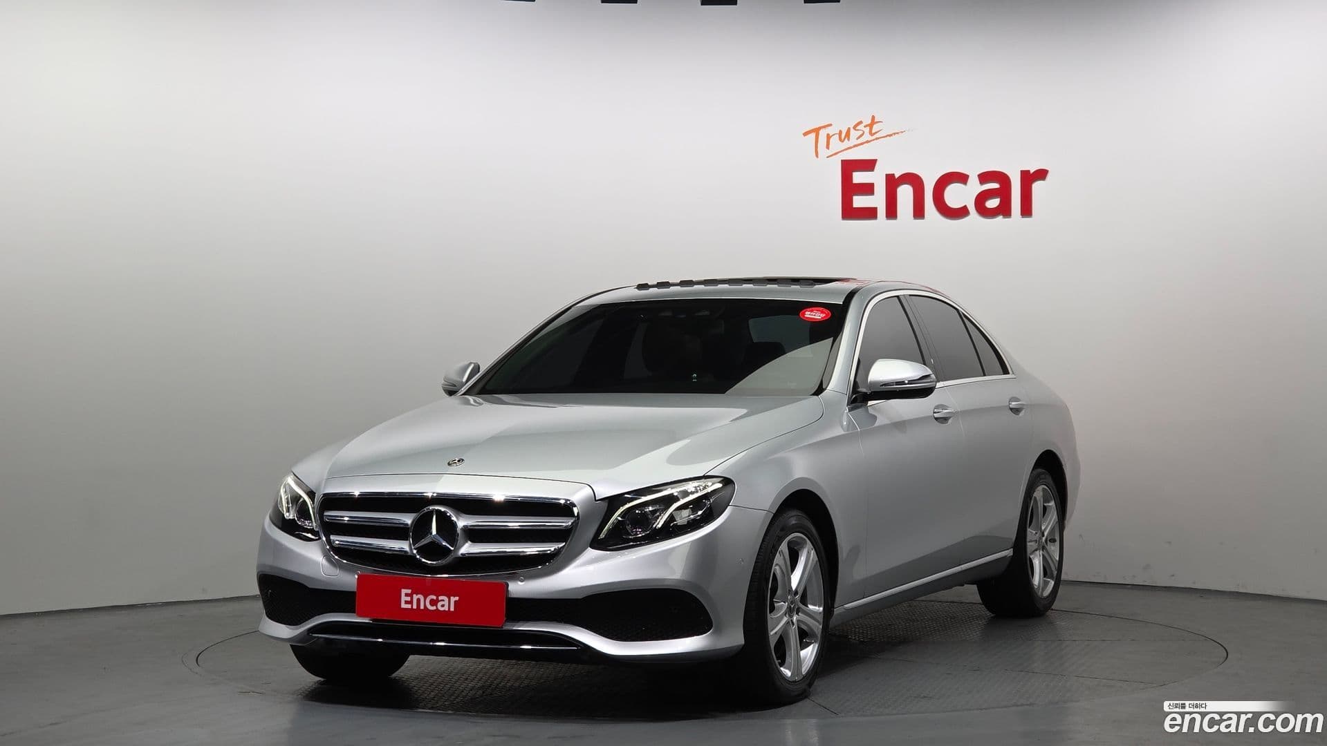 Main__Slider__Photo:E-Class Mercedes-Benz 2018.6-0