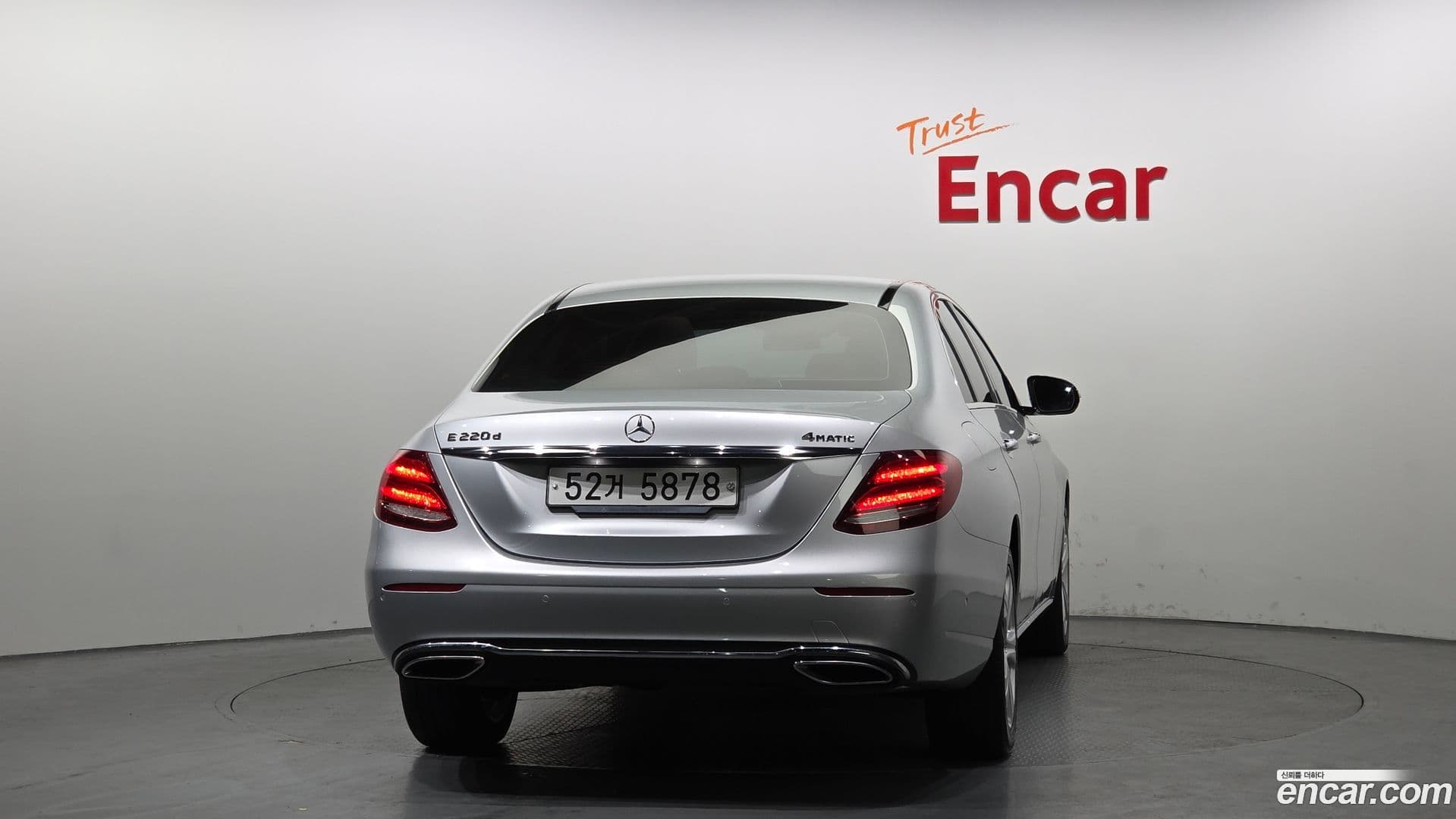 Main__Slider__Photo:E-Class Mercedes-Benz 2018.6-3