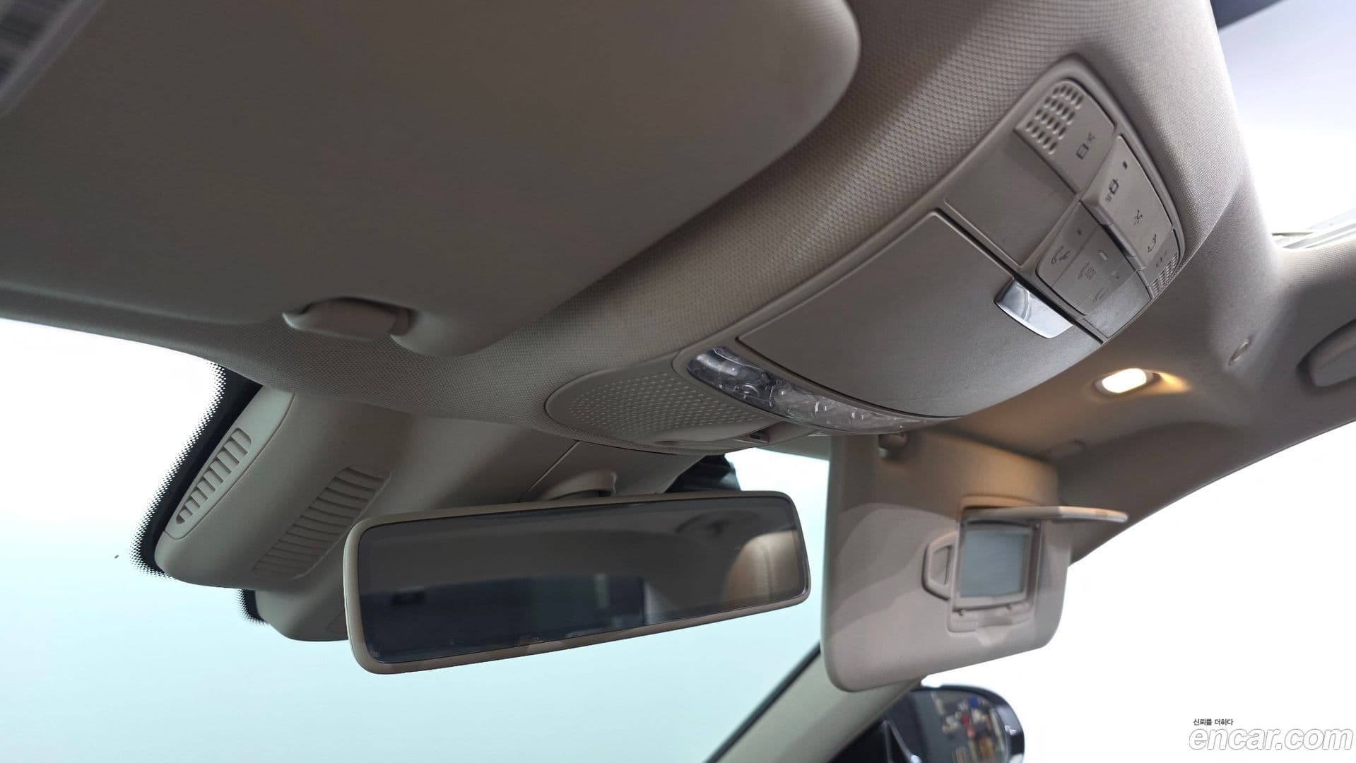 Main__Slider__Photo:E-Class Mercedes-Benz 2018.6-17