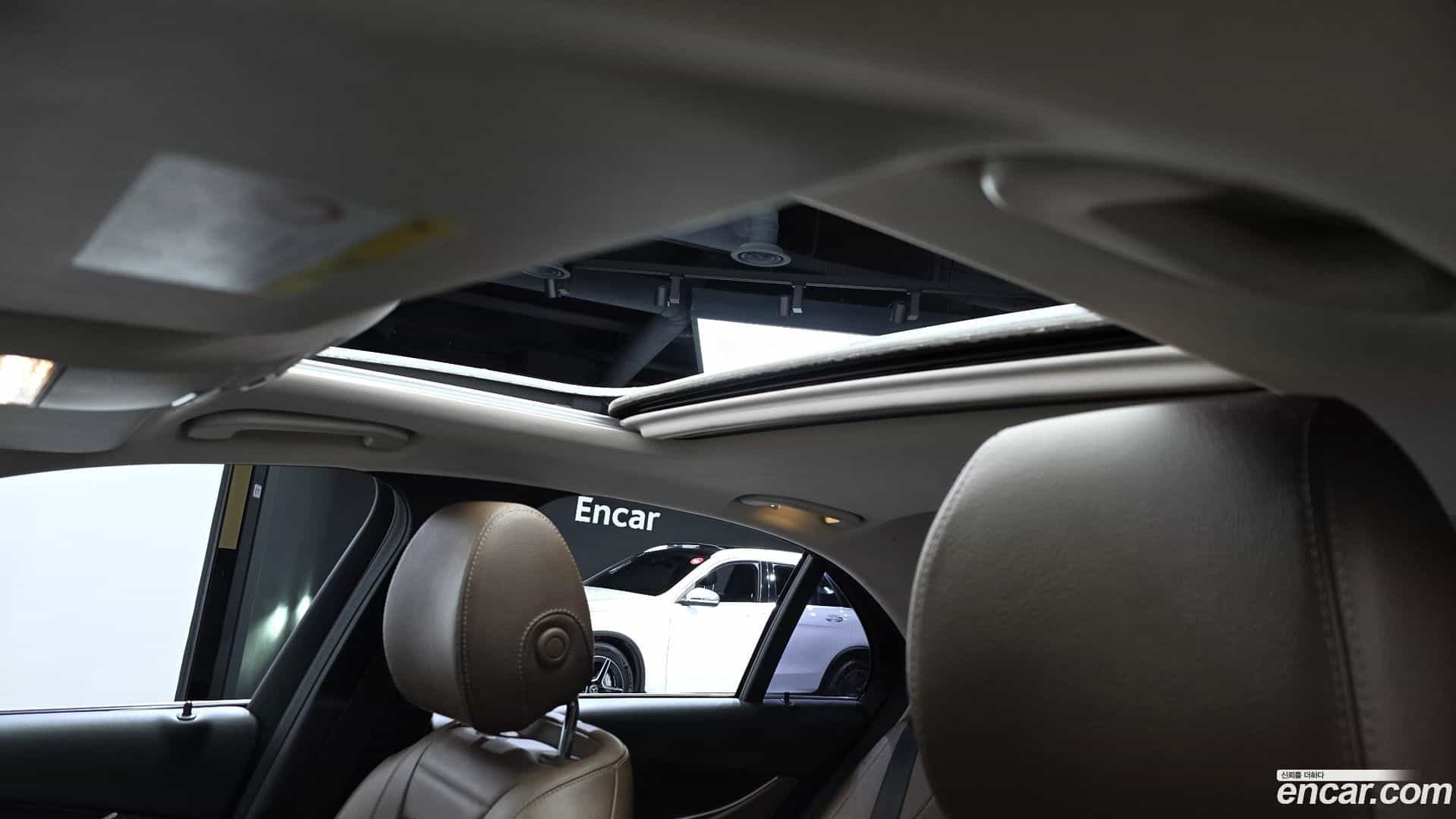 E-Class Mercedes-Benz 2018.6-OPTION-023