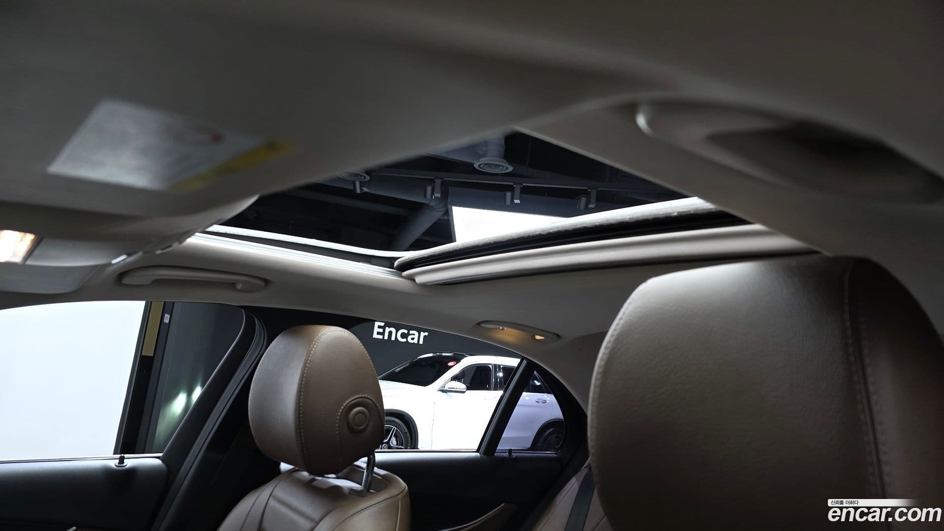 Main__Slider__Photo:E-Class Mercedes-Benz 2018.6-18