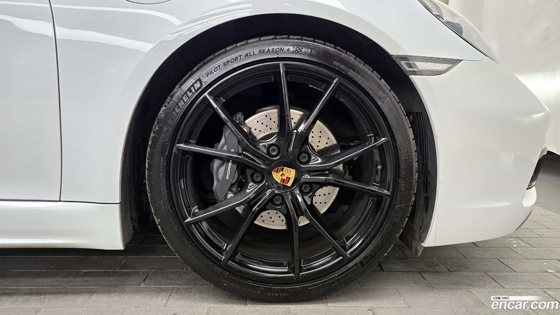 718 Porsche 2022.1-OUTER-005