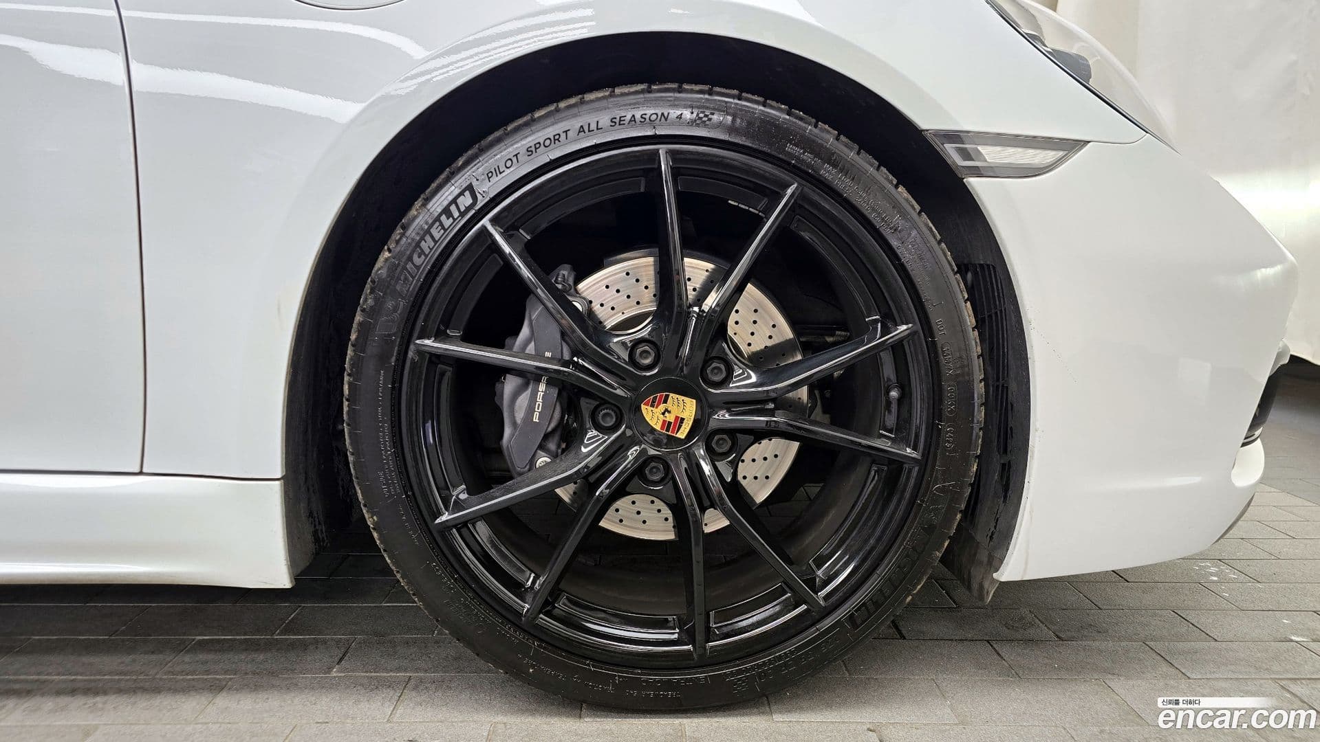 Main__Slider__Photo:718 Porsche 2022.1-4